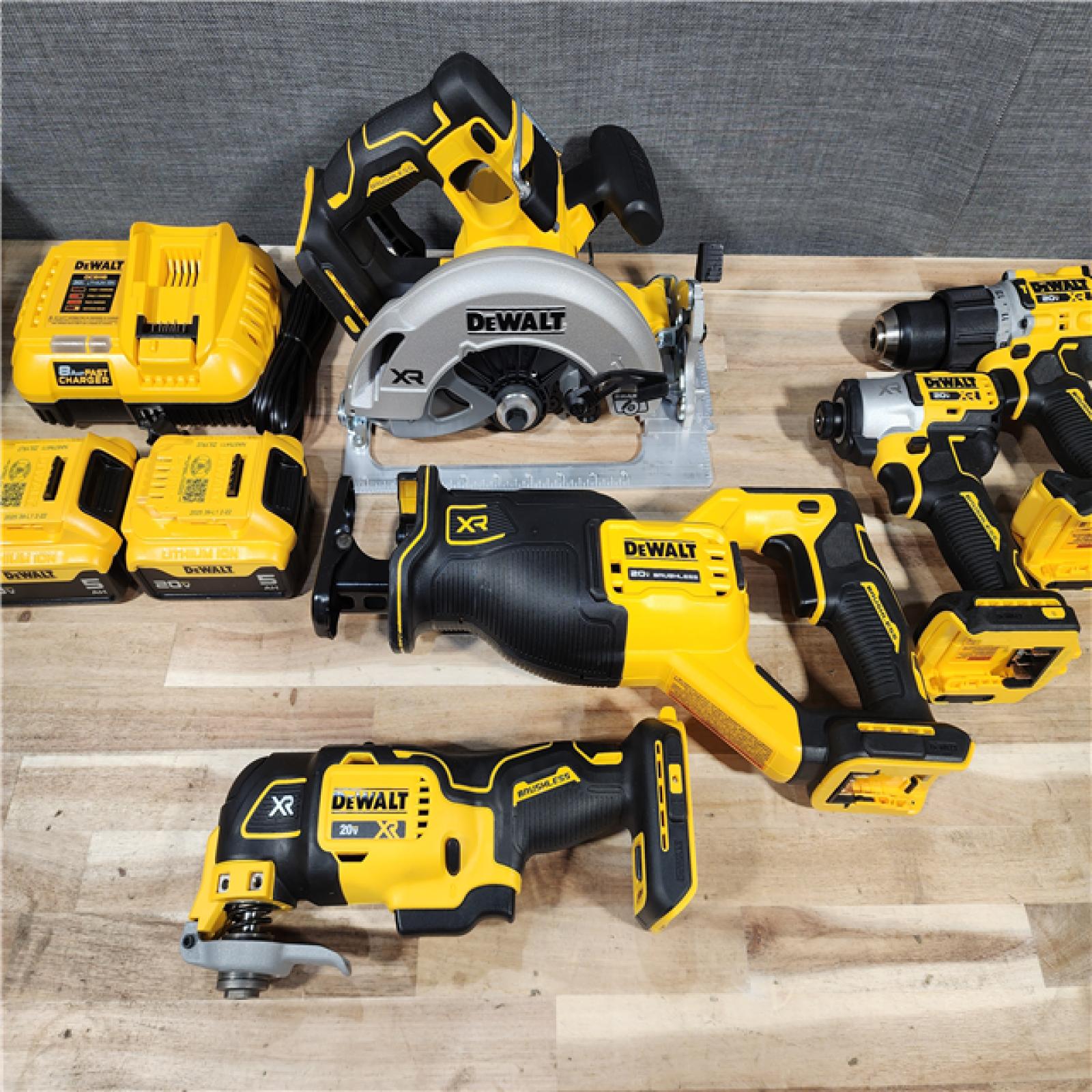 HOUSTON LOCATION - AS-IS DEWALT 5 TOOL COMBO KIT