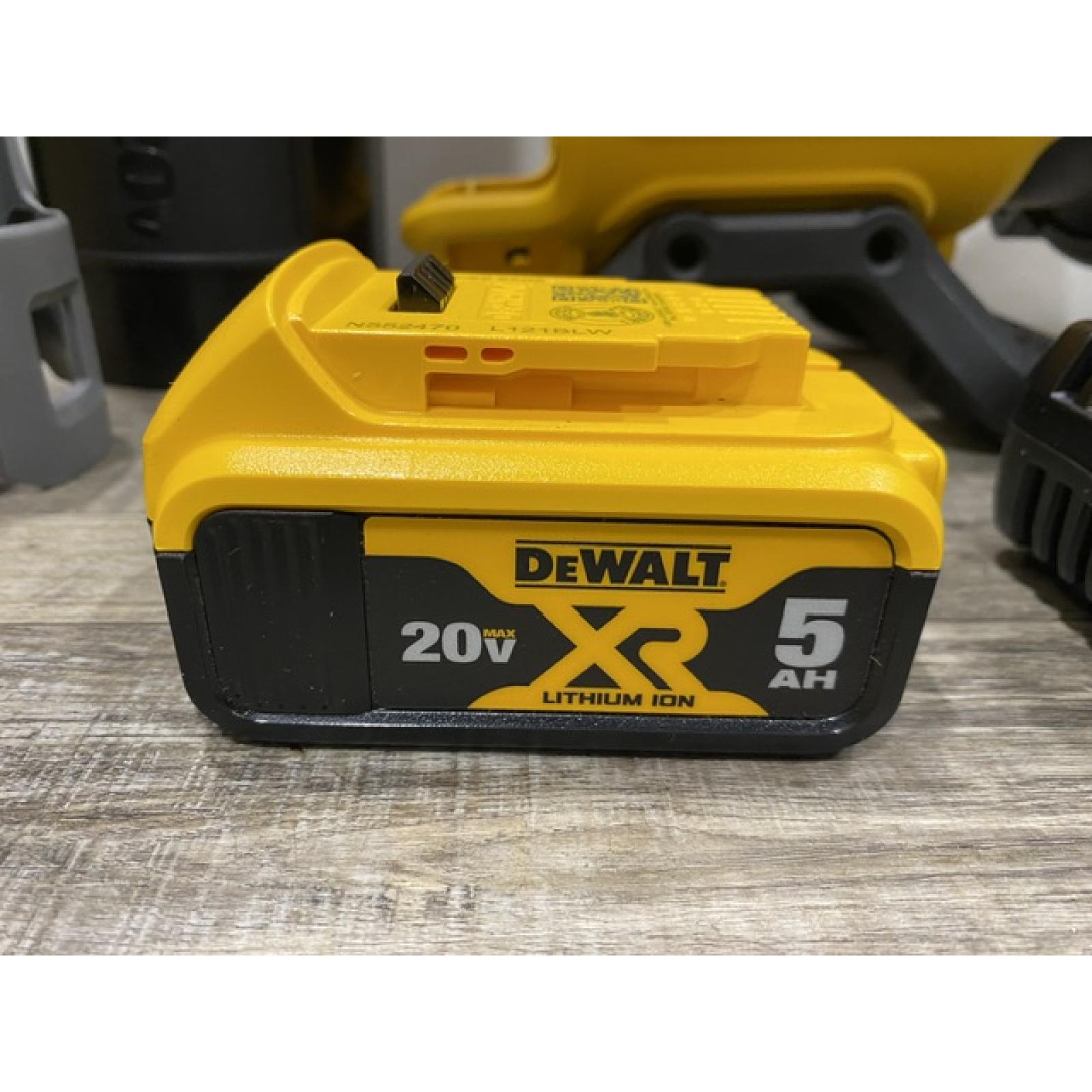 AS-IS DEWALT 20V MAX* XR Brushless Cordless Handheld Blower Kit