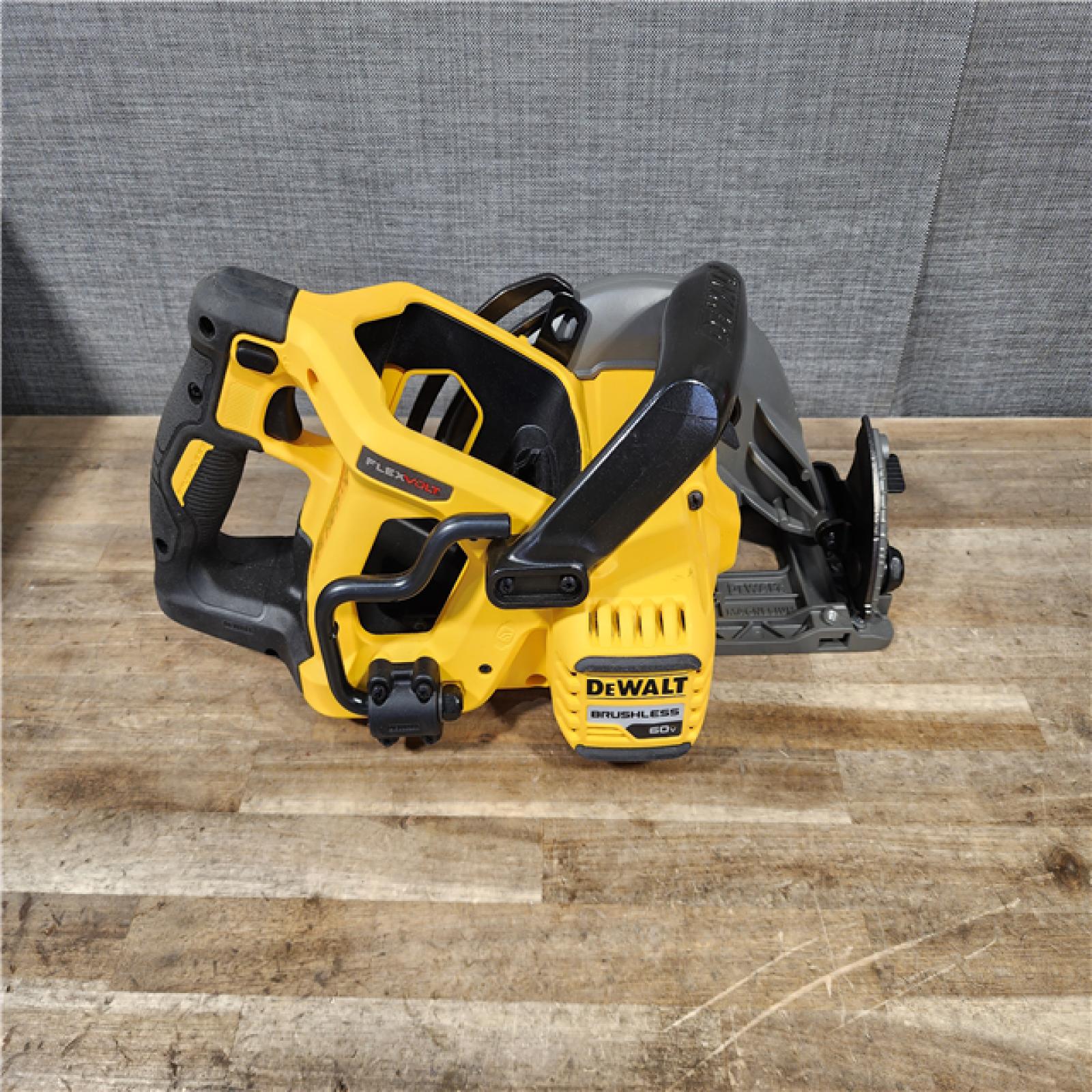 HOUSTON LOCATION - AS-IS DEWALT FLEXVOLT 60V MAX Cordless Brushless 7-1/4 in. Wormdrive Style Circular Saw (Tool Only)