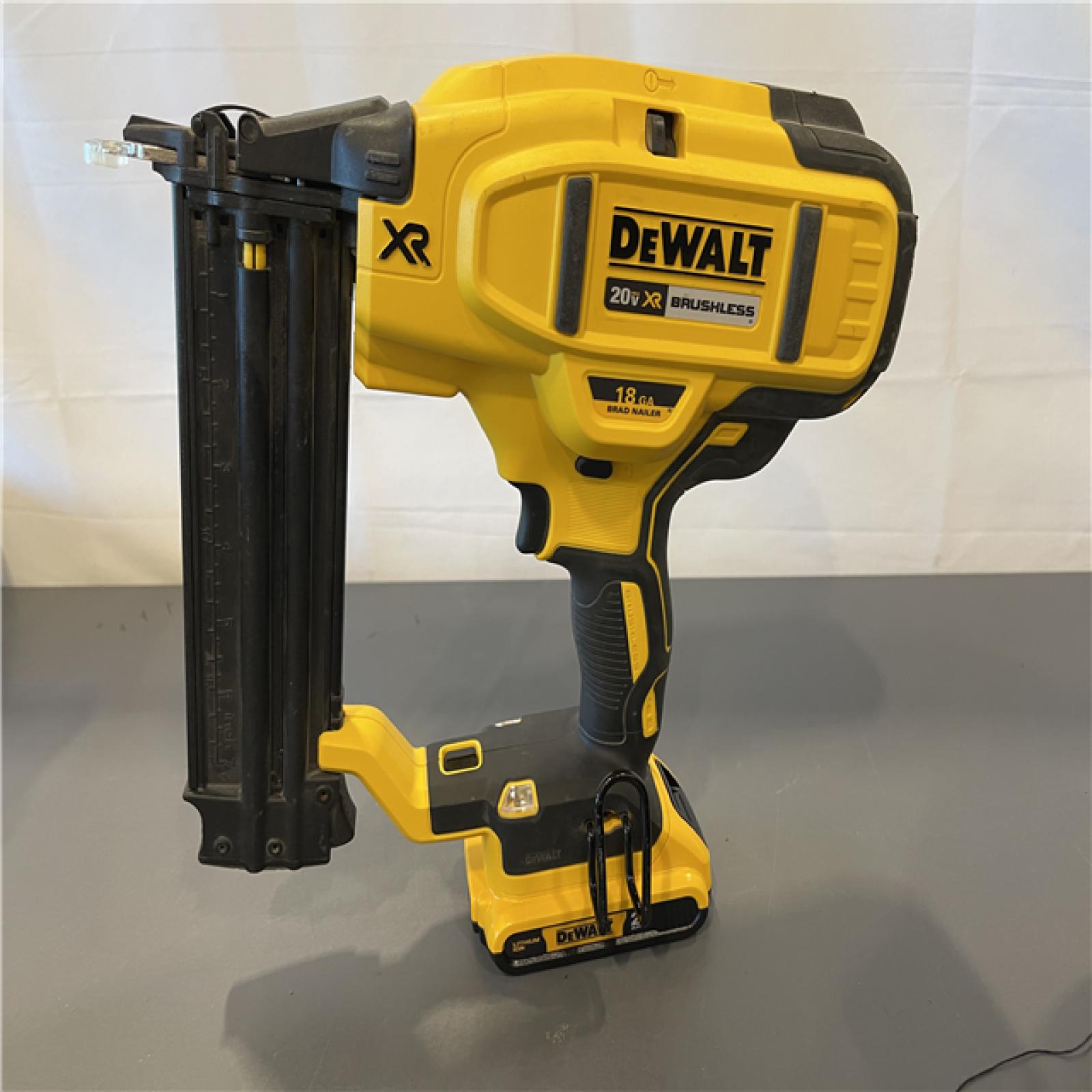 Like New! - DEWALT 20V MAX XR 18 Gauge Brad Nailer Kit