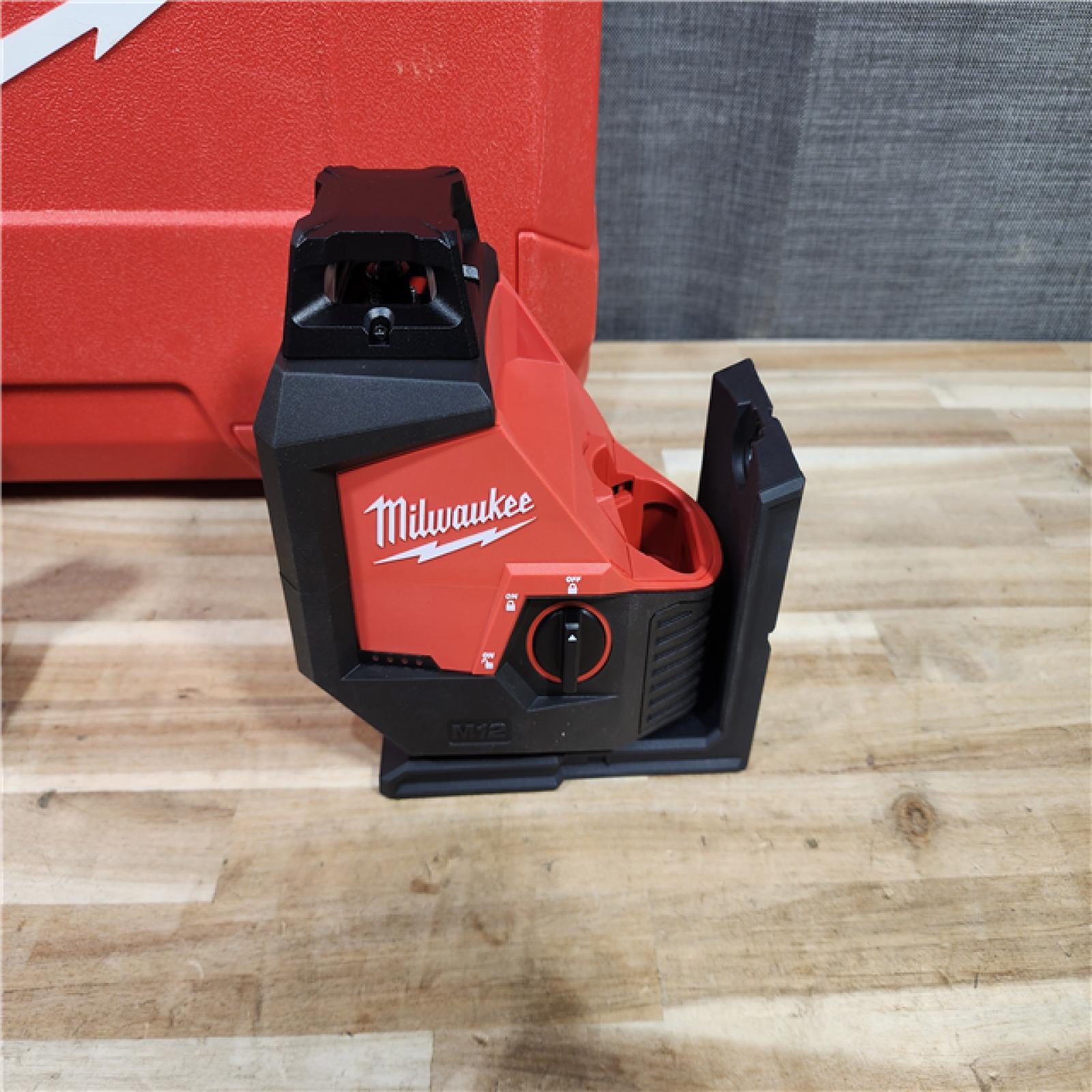 HOUSTON LOCATION - AS-IS (APPEARS LIKE NEW) M12 12-Volt Lithium-Ion Cordless Green 360-Degree Single Plane Laser Level Kit