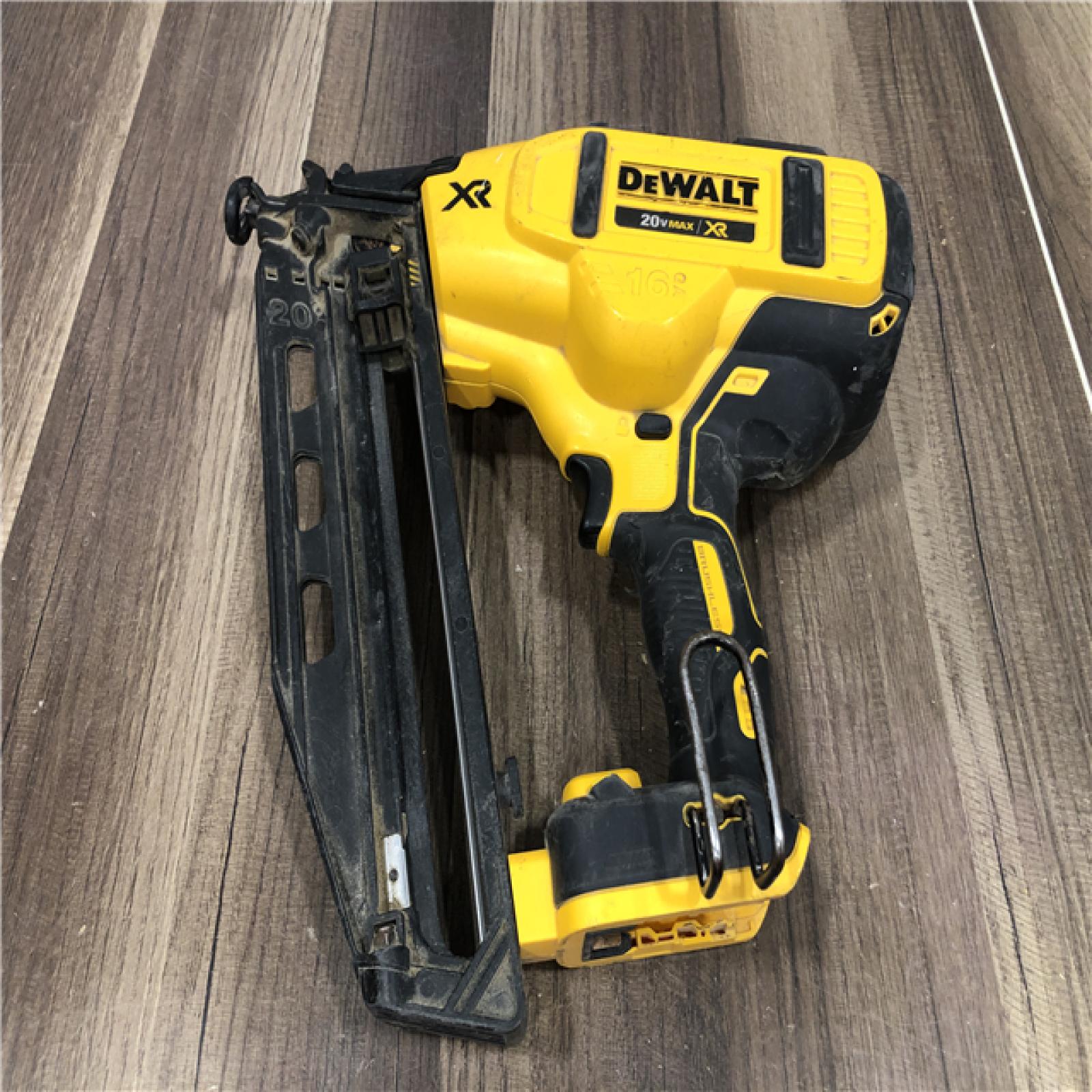 AS-IS DEWALT 20V MAX XR 16-Gauge Electric Cordless Angled Finishing Nailer Kit