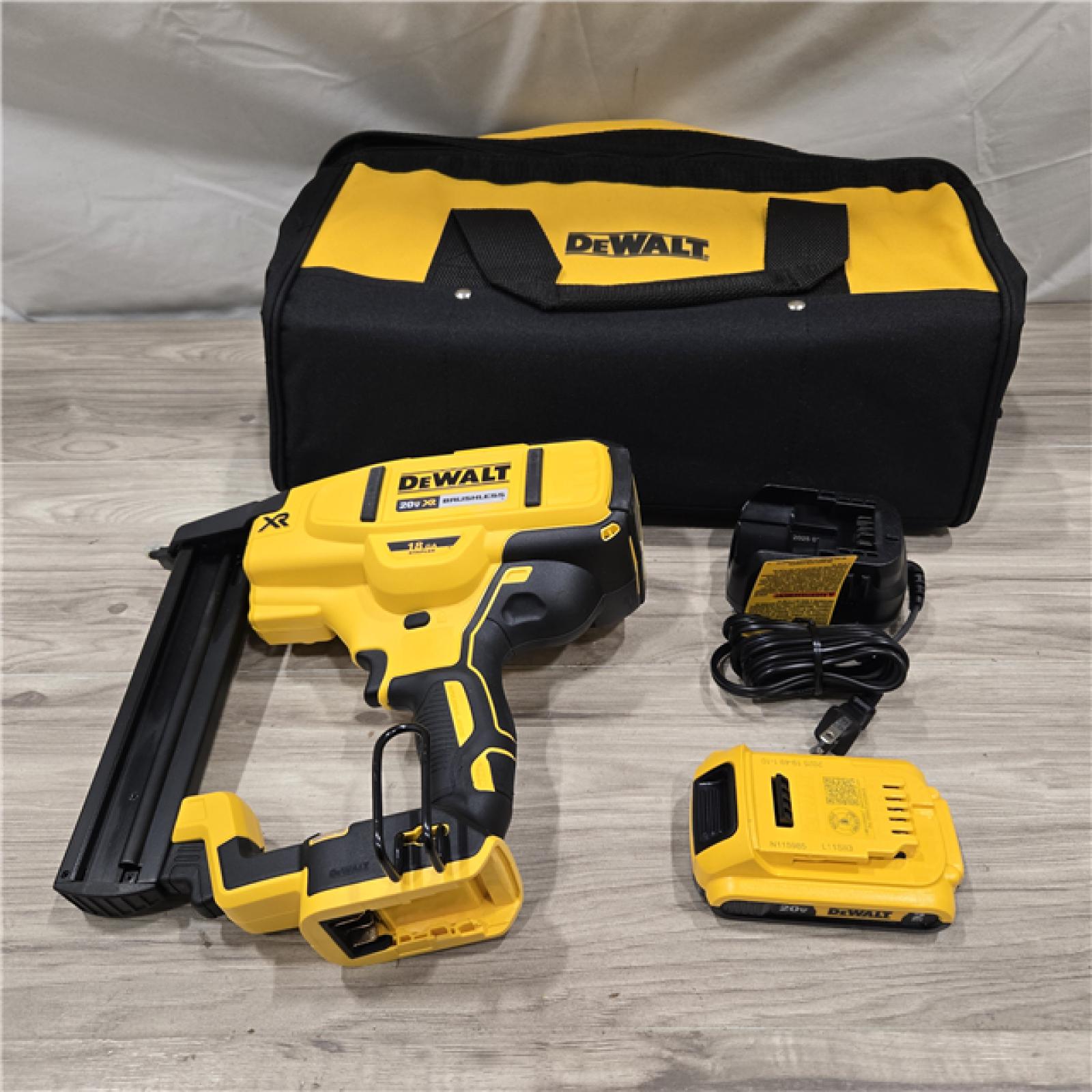 AS-IS DeWALT DCN681D1 20V MAX 18ga Cordless Narrow Crown Stapler Kit