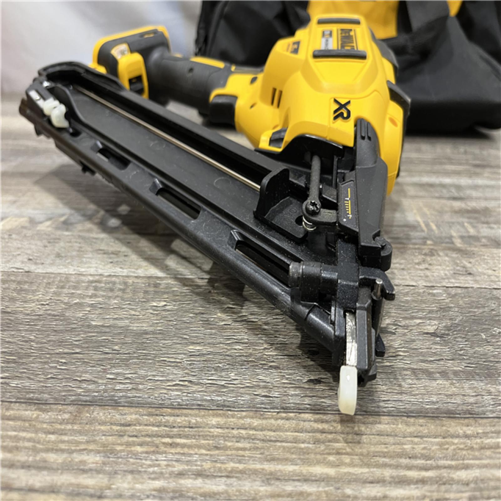 AS-IS DEWALT 20V MAX XR Lithium-Ion Cordless 2-1/2 in. 15-Gauge Finish Nailer Kit