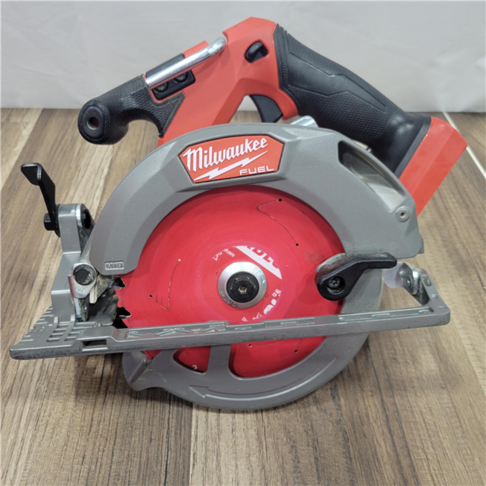 AS-IS Milwaukee   M18 FUEL 18V Lithium-Ion Brushless Cordless 6-1/2 in. Circular Saw (Tool-Only)