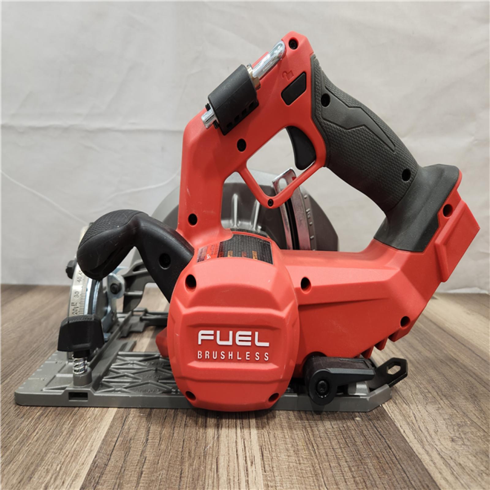 AS-IS- Milwaukee M18 FUEL 7-1/4 Inch Circular Saw (Bare Tool)