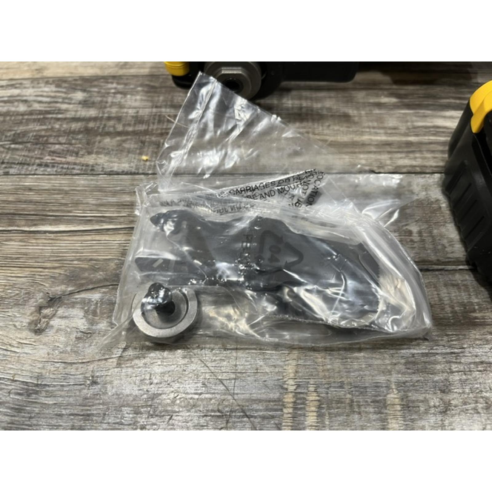 AS-IS DEWALT ATOMIC 20V MAX Lithium-Ion Cordless Brushless Oscillating Tool Kit