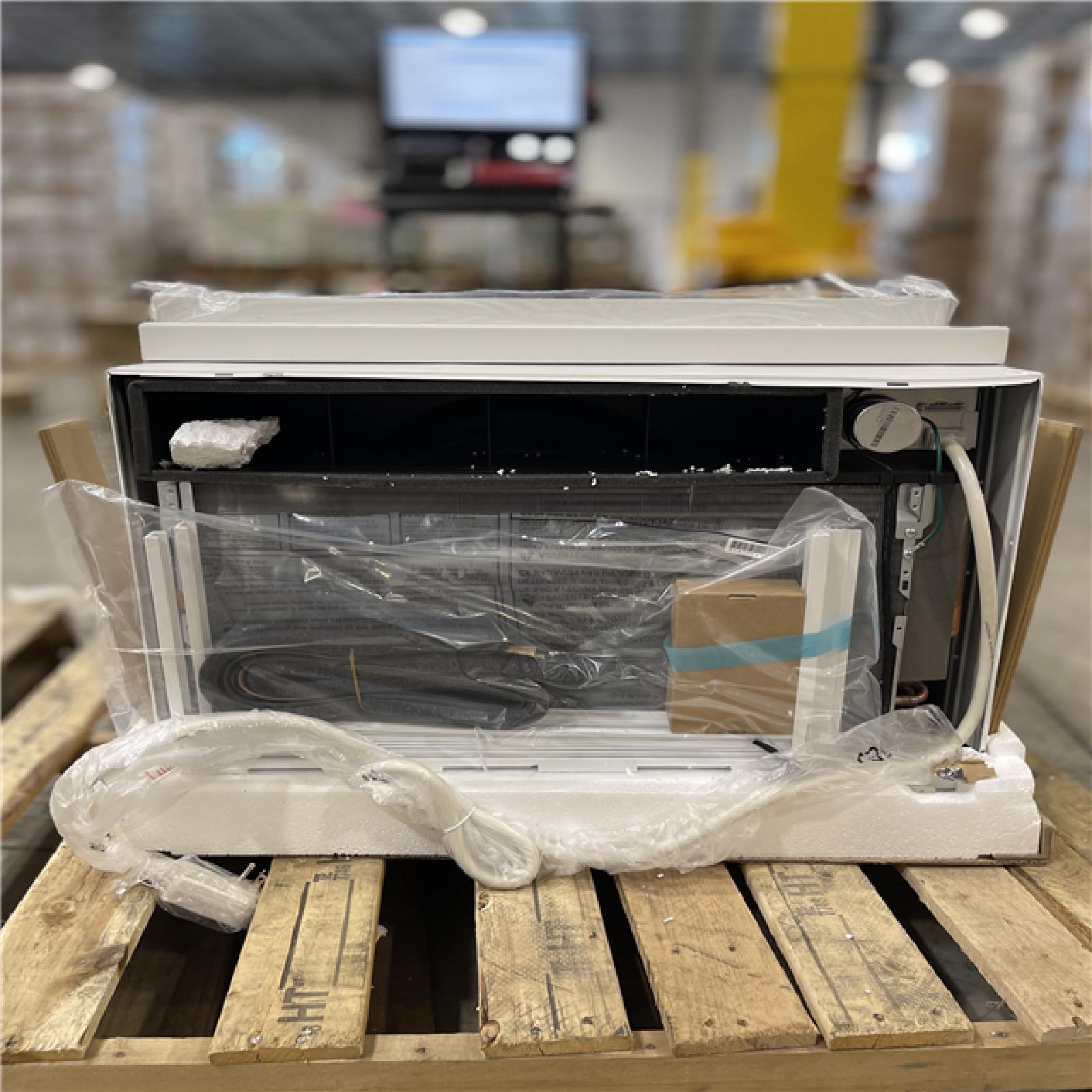 DALLAS LOCATION- AS-IS LG 24 500 BTU 230/208-Volt Window Air Conditioner Unit