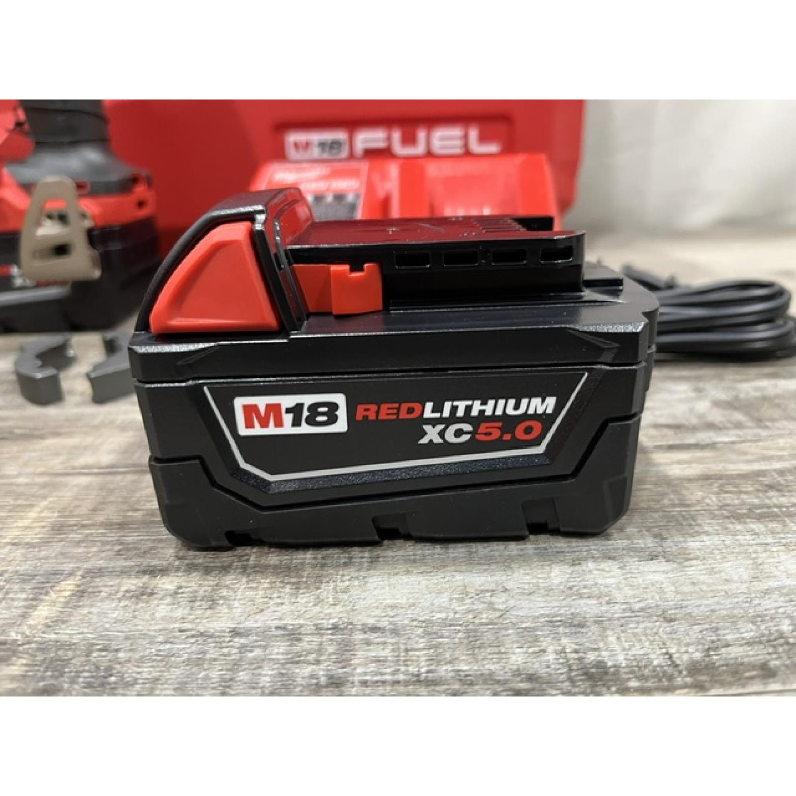 NEW - Milwaukee FUEL 18V Lithium-Ion Brushless Cordless 1/2 in. Drill/Driver Kit