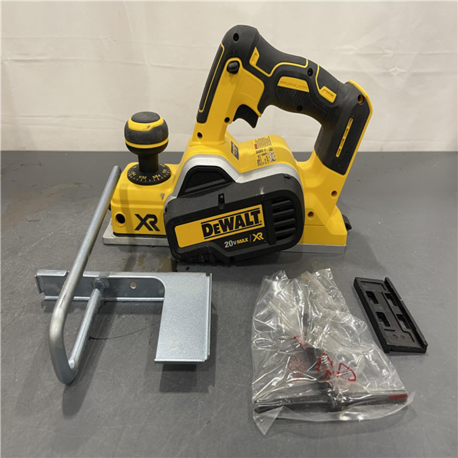 AS-IS - DEWALT 20V MAX XR Cordless Brushless 3-1/4 in. Planer