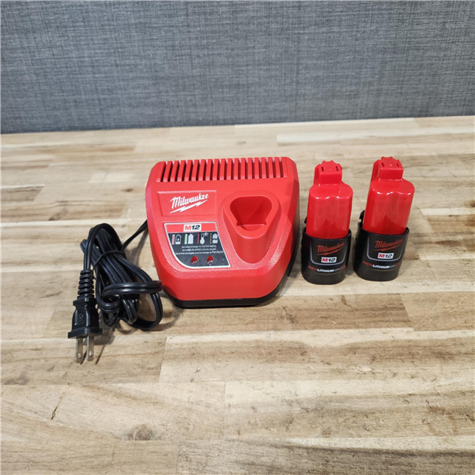 HOUSTON LOCATION - AS-IS MILWAUKEE 3 TOOL COMBO KIT W/ (2) BATTERY & CHARGER