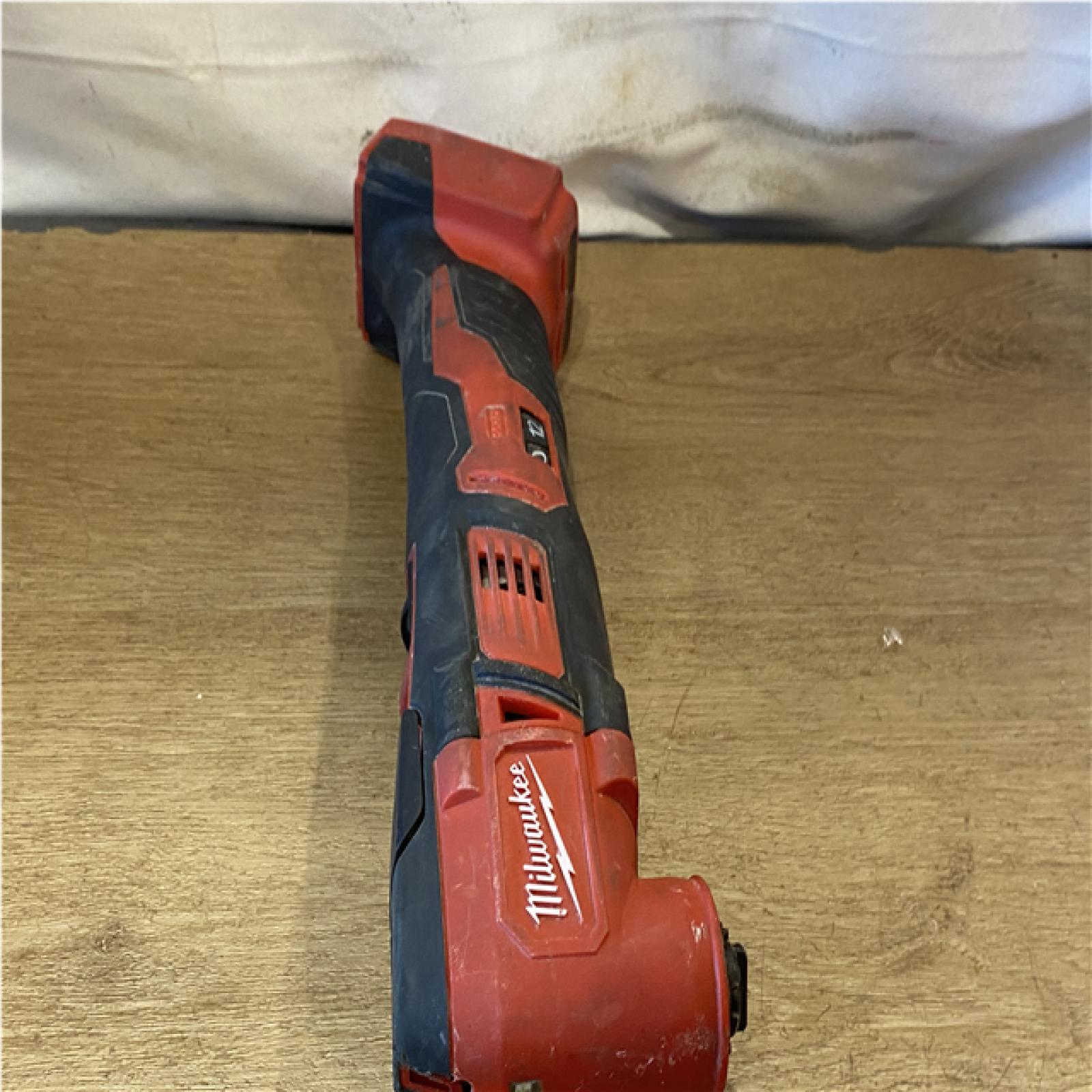 AS-IS Milwaukee 18V Lithium-Ion Cordless Oscillating Multi-Tool Kit