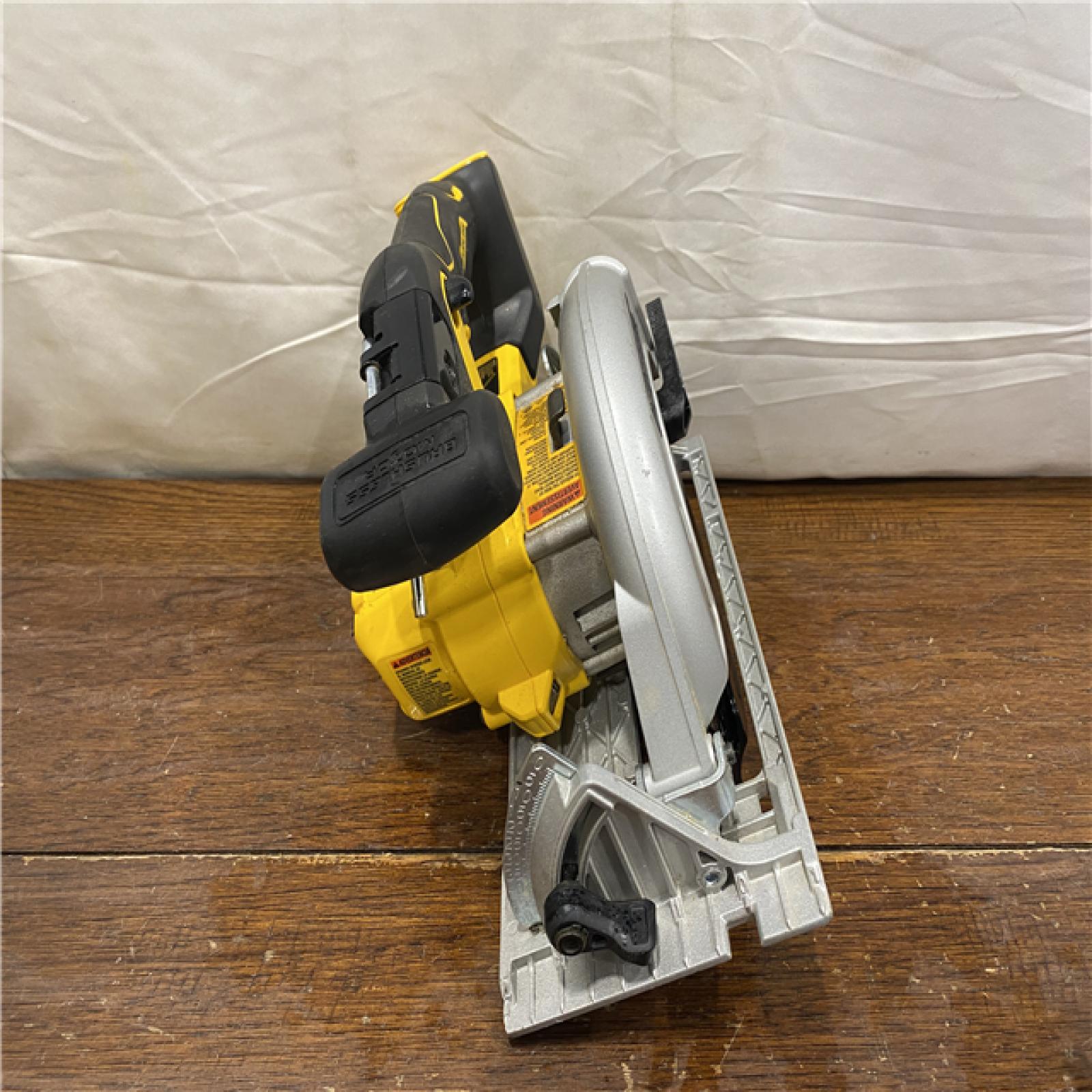AS-IS DeWALT DCS565B 20V Max Brushless 6.5   Cordless Circular Saw