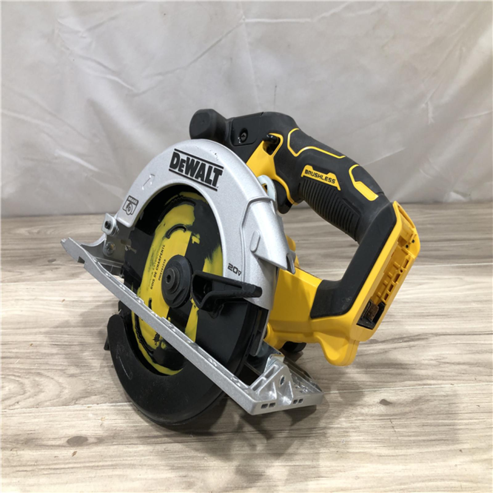 AS-IS Dewalt FLEXVOLT 60-Volt MAX Lithium-Ion Cordless 7-1/4 in. Circular Saw (Tool-Only)