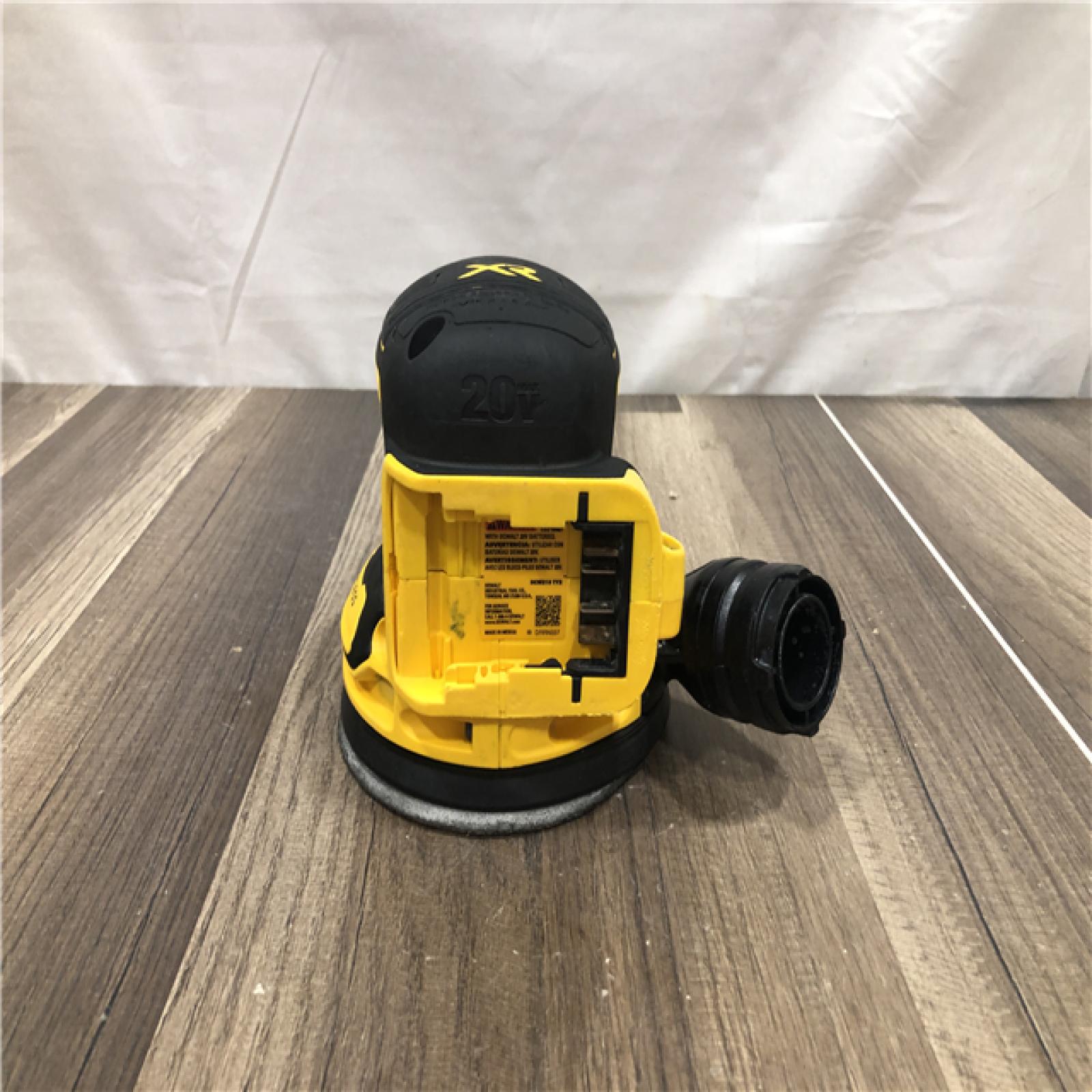 AS-IS DEWALT 20V MAX XR Cordless Brushless 5 in. Random Orbital Sander Kit