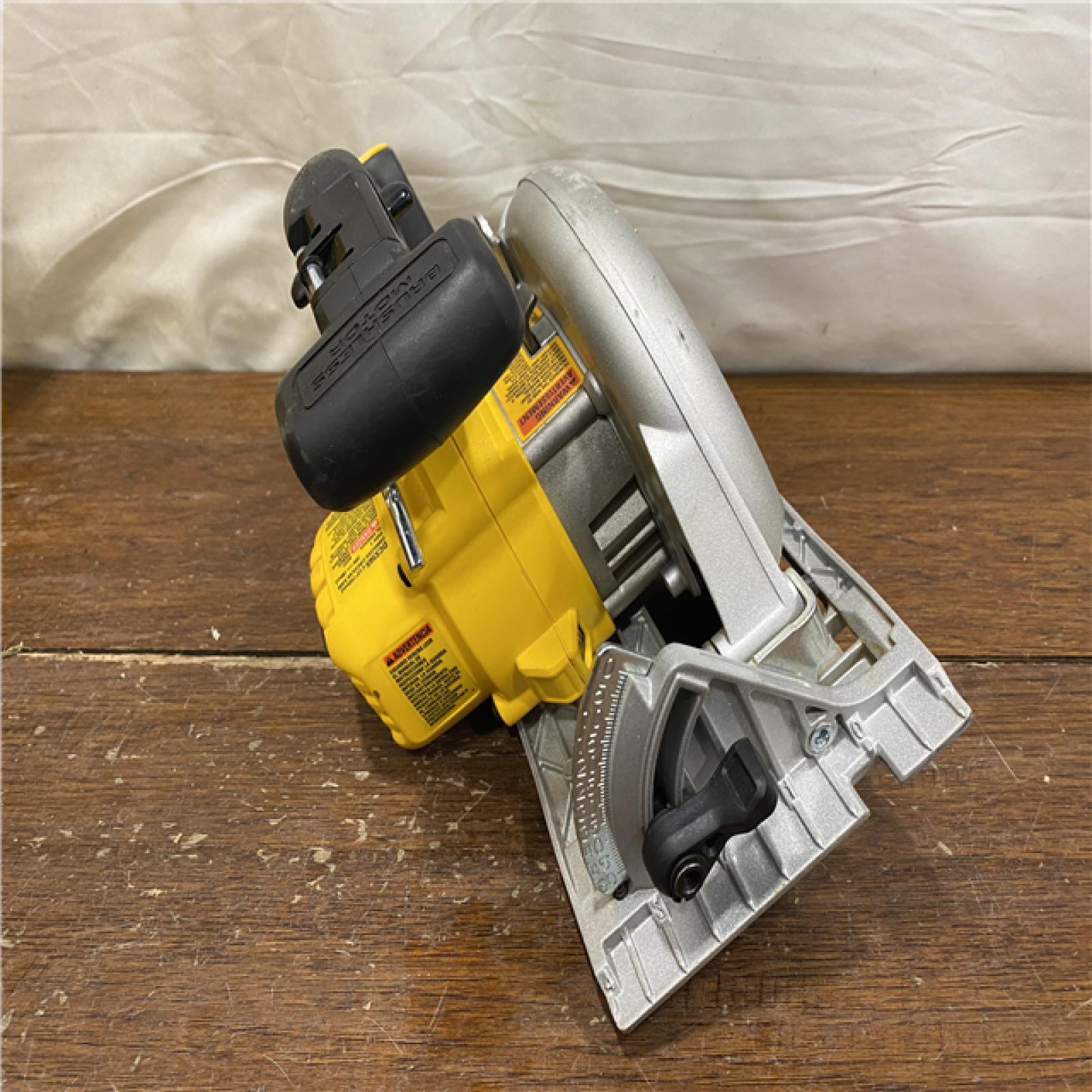 AS-IS DeWALT DCS565B 20V Max Brushless 6.5   Cordless Circular Saw
