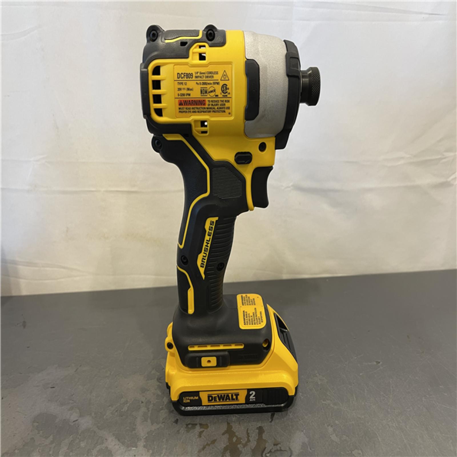 AS-IS - DEWALT ATOMIC 20V MAX* Brushless Cordless Compact 1/4 in. Impact Driver Kit