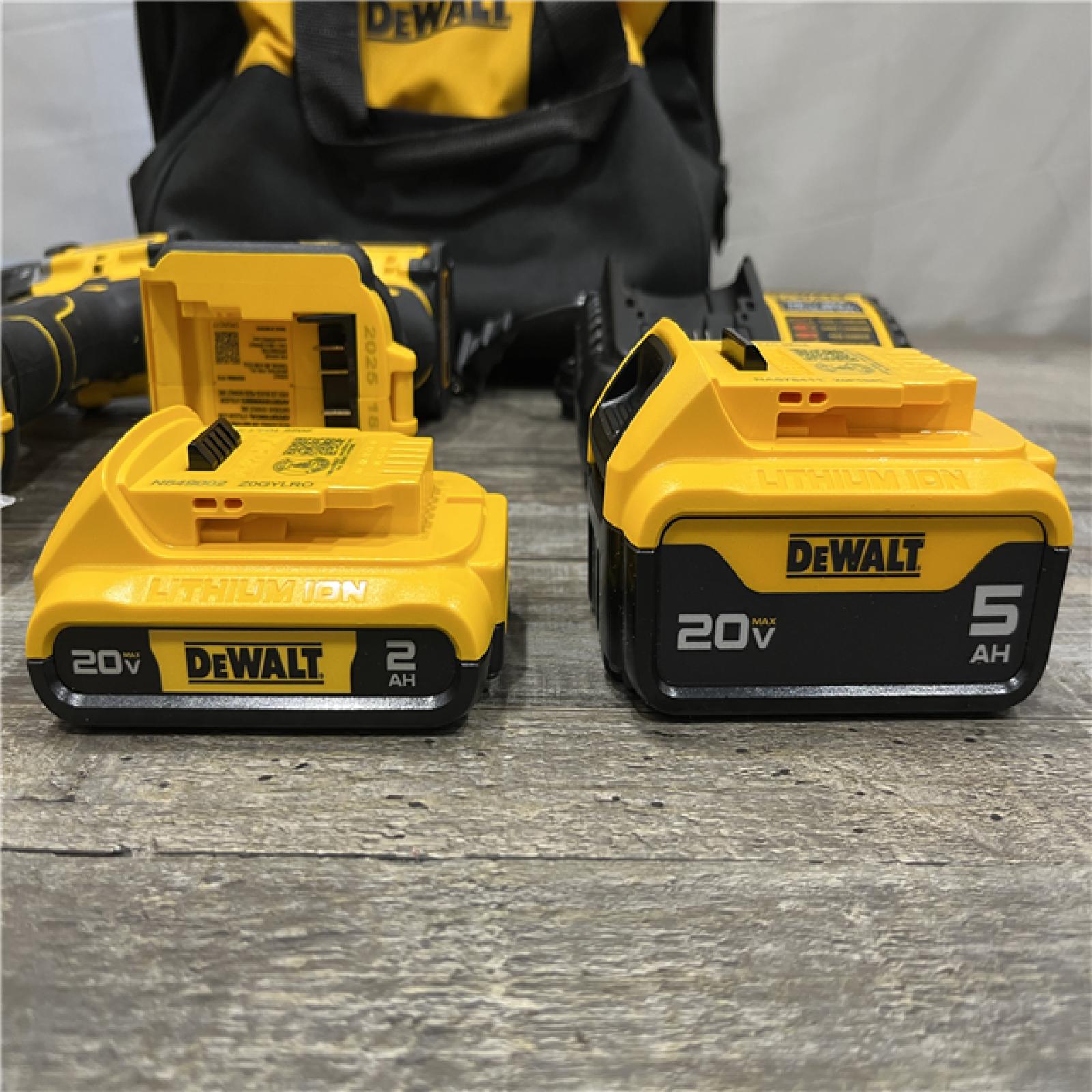 LIKE NEW - DEWALT ATOMIC 20V MAX Lithium-Ion Cordless 2-Tool Combo Kit