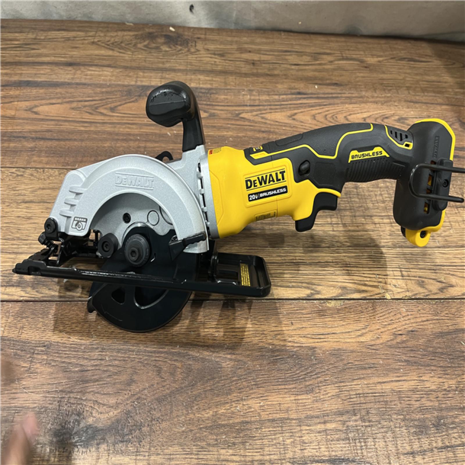 AS-IS DeWalt 20V MAX ATOMIC with POWERSTACK 4-1/2 in. Cordless Brushless Circular Saw Kit (Battery & Charg