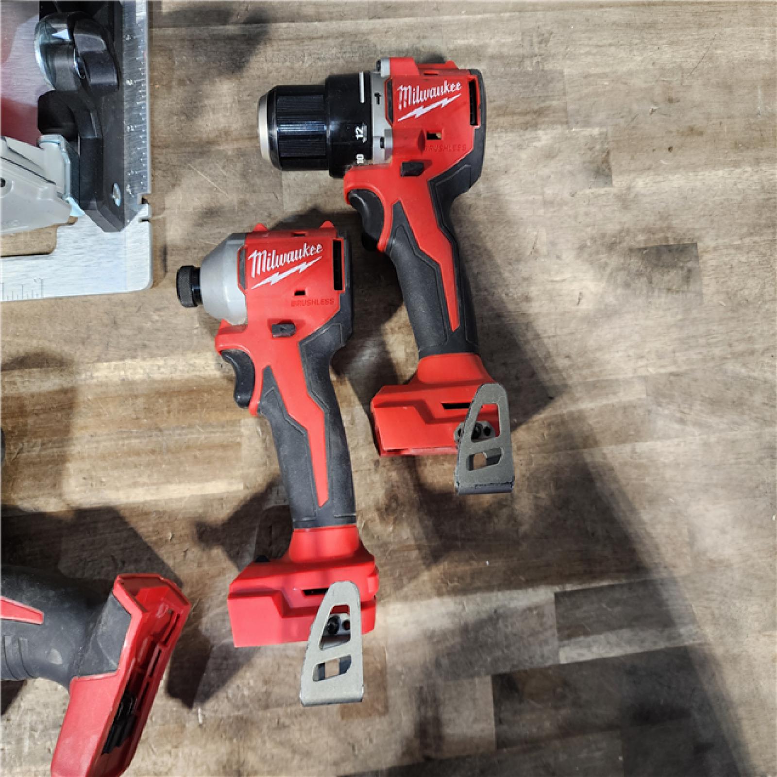 HOUSTON LOCATION - AS-IS MILWAUKEE 4 TOOL COMBO KIT W/ (2) BATTERY & CHARGER