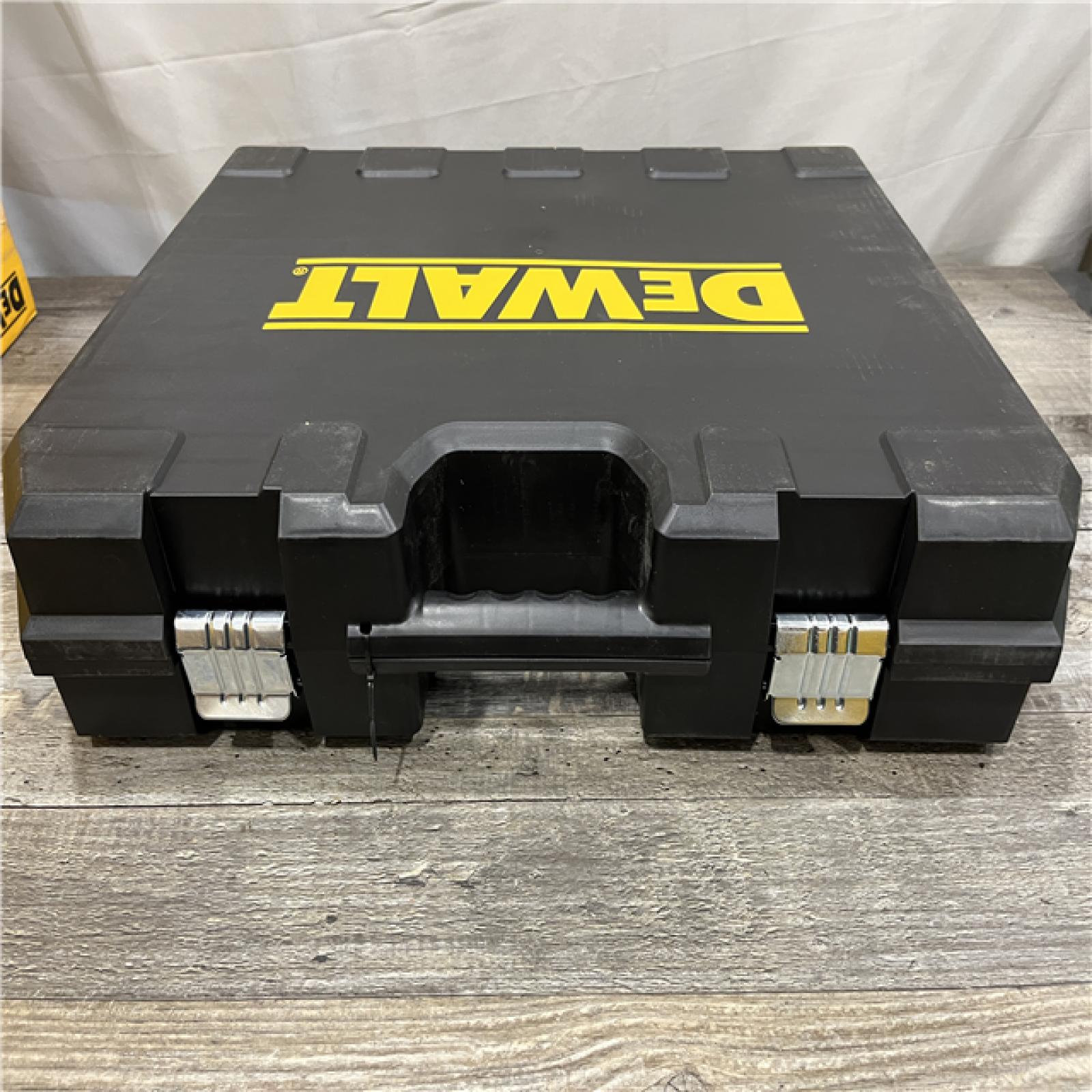 NEW - DEWALT 10.5 Amp 1-9/16 in. Corded SDS-MAX Combination Concrete/Masonry Rotary Hammer with SHOCKS and Case