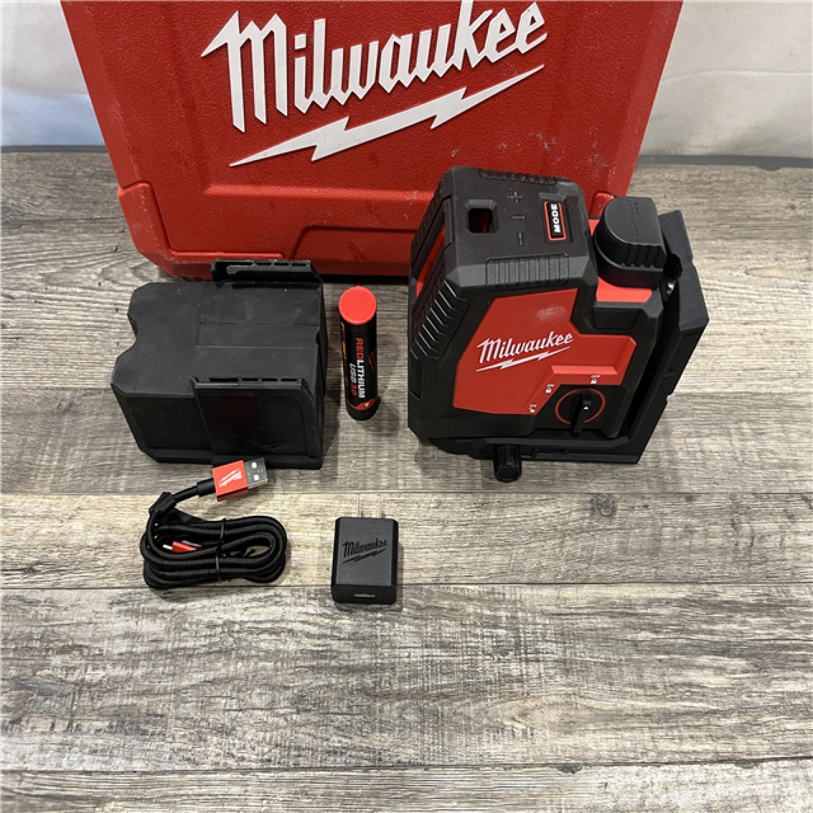 AS-IS Milwaukee 100 ft. REDLITHIUM Lithium-Ion USB Green Rechargeable Cross Line Laser Level with Charger