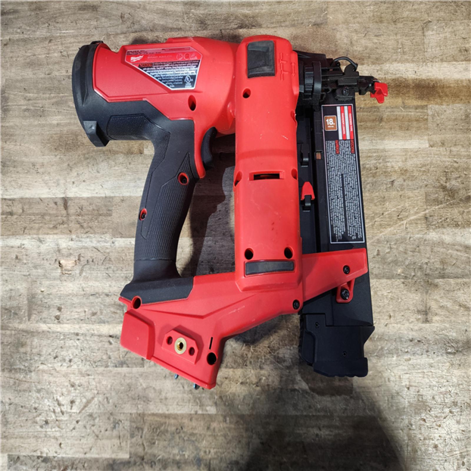 HOUSTON LOCATION - AS-IS Milwaukee M18 FUEL 18-Volt Lithium-Ion Brushless Cordless Gen II 18-Gauge Brad Nailer (Tool-Only)