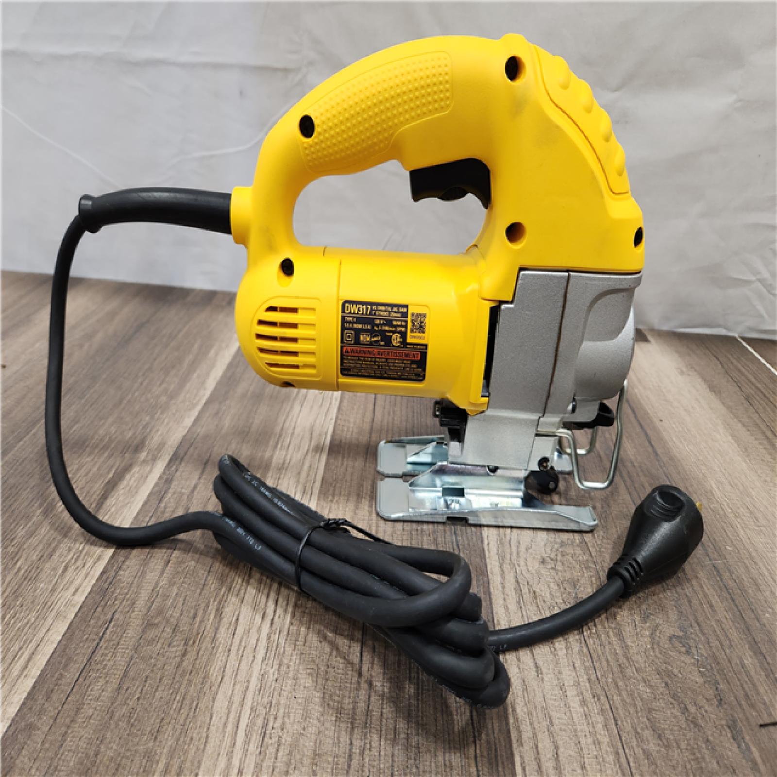 AS-IS- DeWalt 5.5 Amp Corded Jig Saw Kit