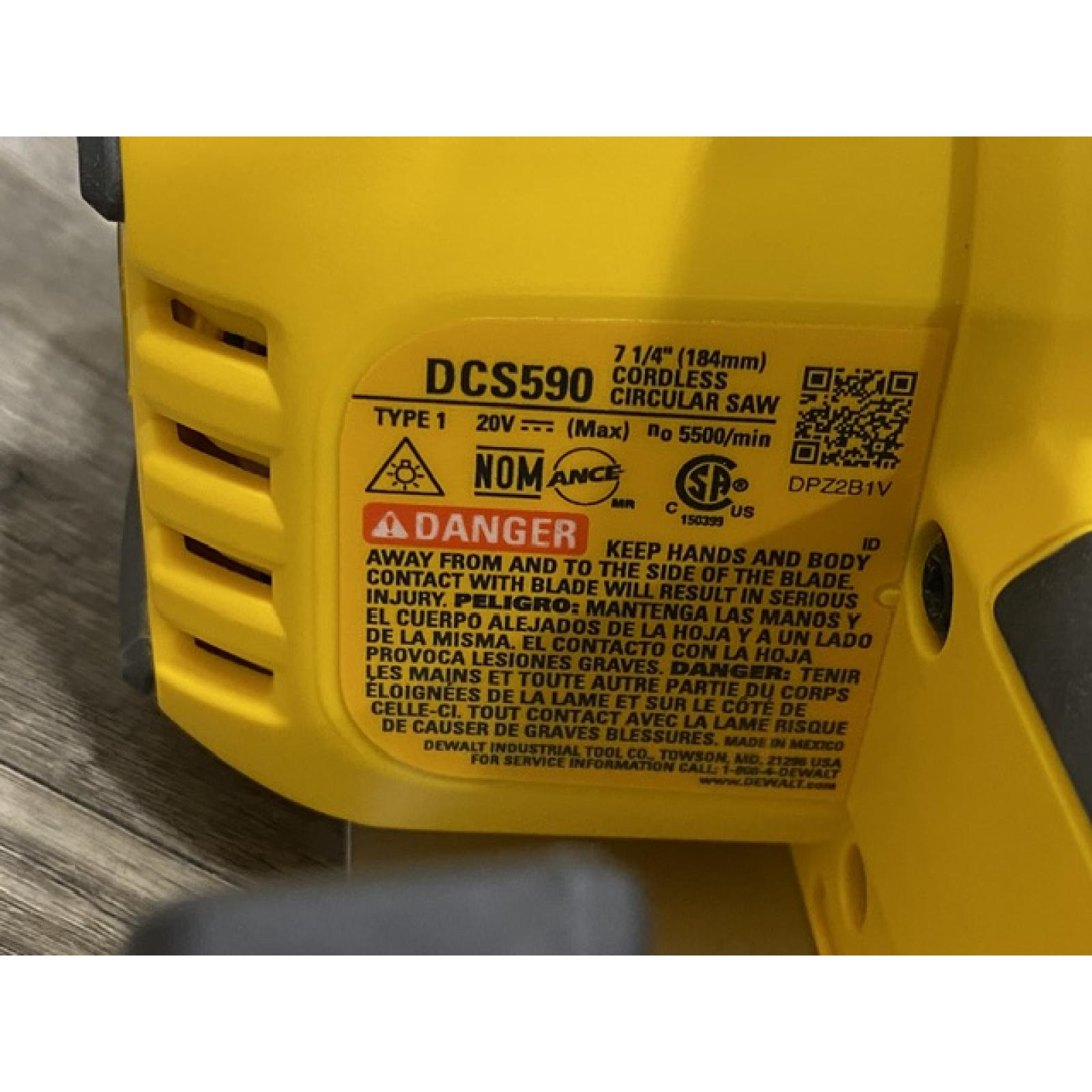 AS-IS DEWALT 20-Volt MAX 7-1/4 in. Cordless Circular Saw (Tool Only)