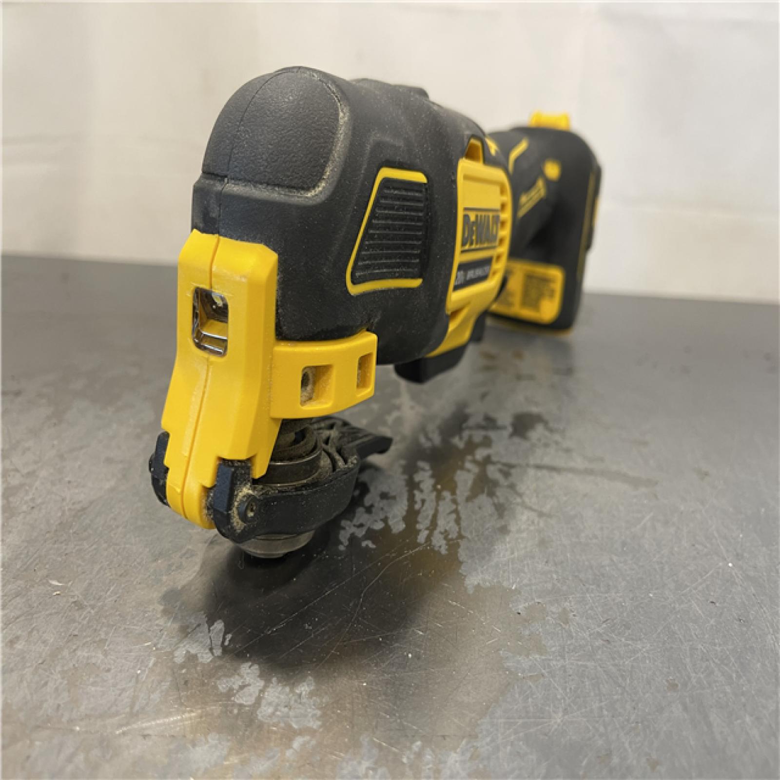 AS-IS - DEWALT ATOMIC 20V MAX Cordless Brushless Oscillating Multi Tool