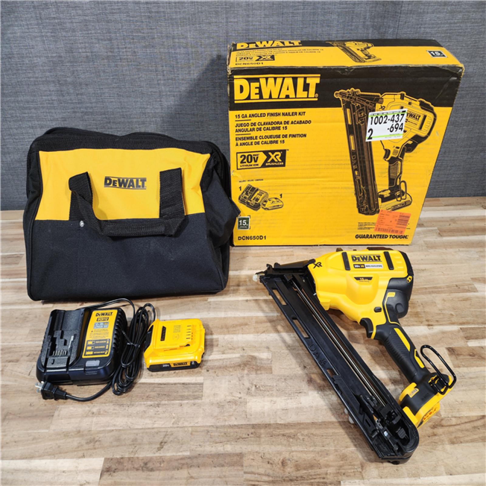 HOUSTON LOCATION - AS-IS DEWALT 20V MAX XR Lithium-Ion Cordless 2-1/2 in. 15-Gauge Finish Nailer Kit