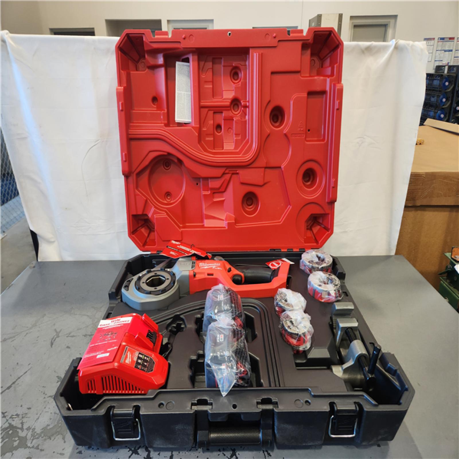 NEW Milwaukee M18 18V FUEL Cordless Compact Pipe Threader W/ ONE KEY Kit