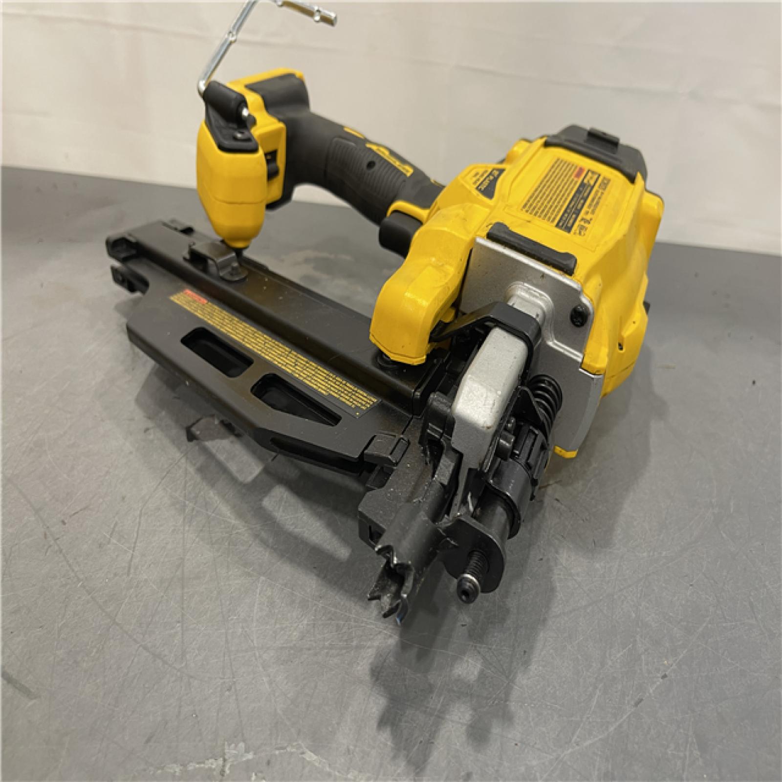 AS-IS - DEWALT 20-Volt 21° Cordless Framing Nailer