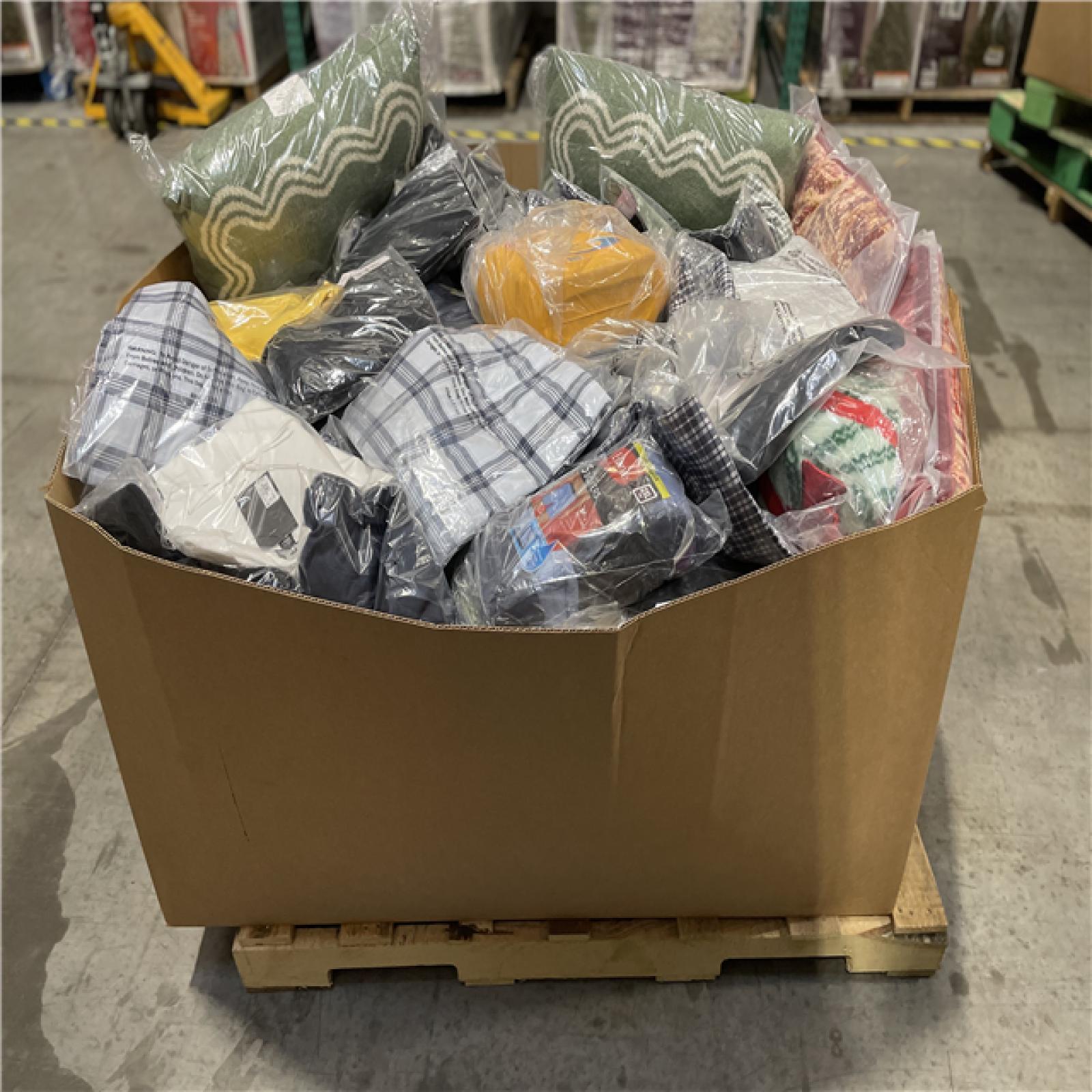 DALLAS LOCATION- NEW!- BULLSEYE MIXED CLOTHING PALLET (300 UNITS)