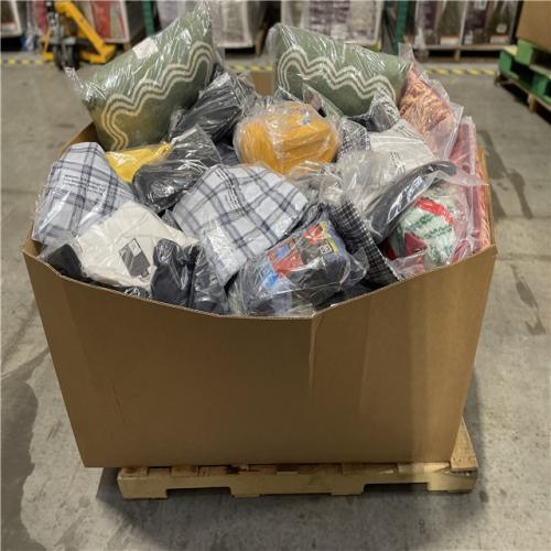 DALLAS LOCATION- NEW!- BULLSEYE MIXED CLOTHING PALLET (300 UNITS)