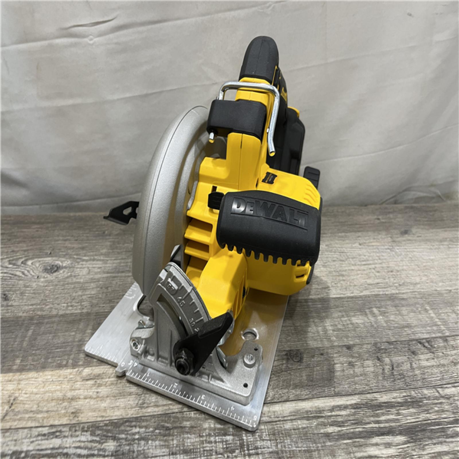 AS-IS DEWALT FLEXVOLT 60V MAX Cordless Brushless 7-1/4 in. Wormdrive Style Circular Saw (Tool Only)