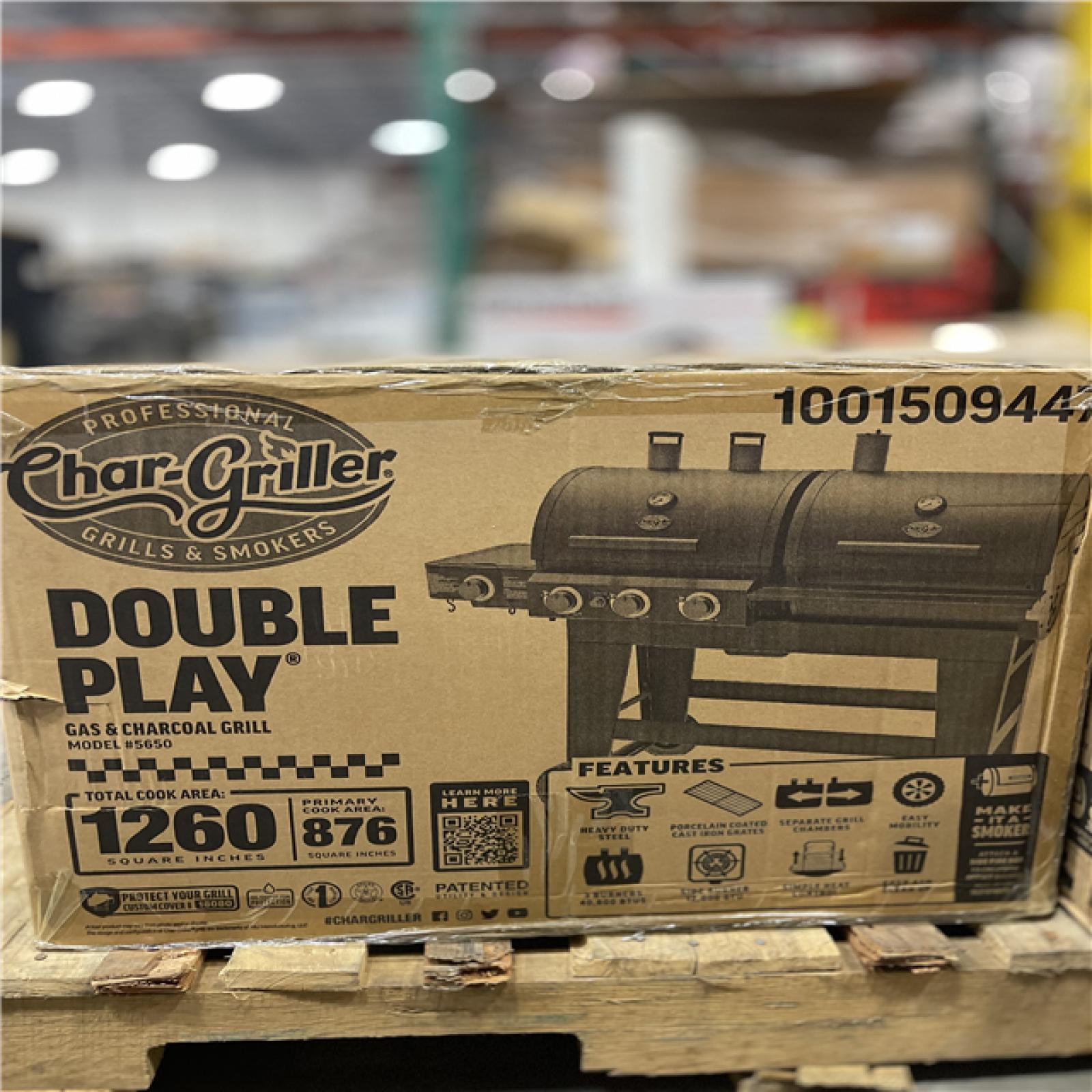 DALLAS LOCATION- NEW!- Char-Griller Double Play 1 260 sq.  in. 3-Burner Gas and Charcoal Grill in Black