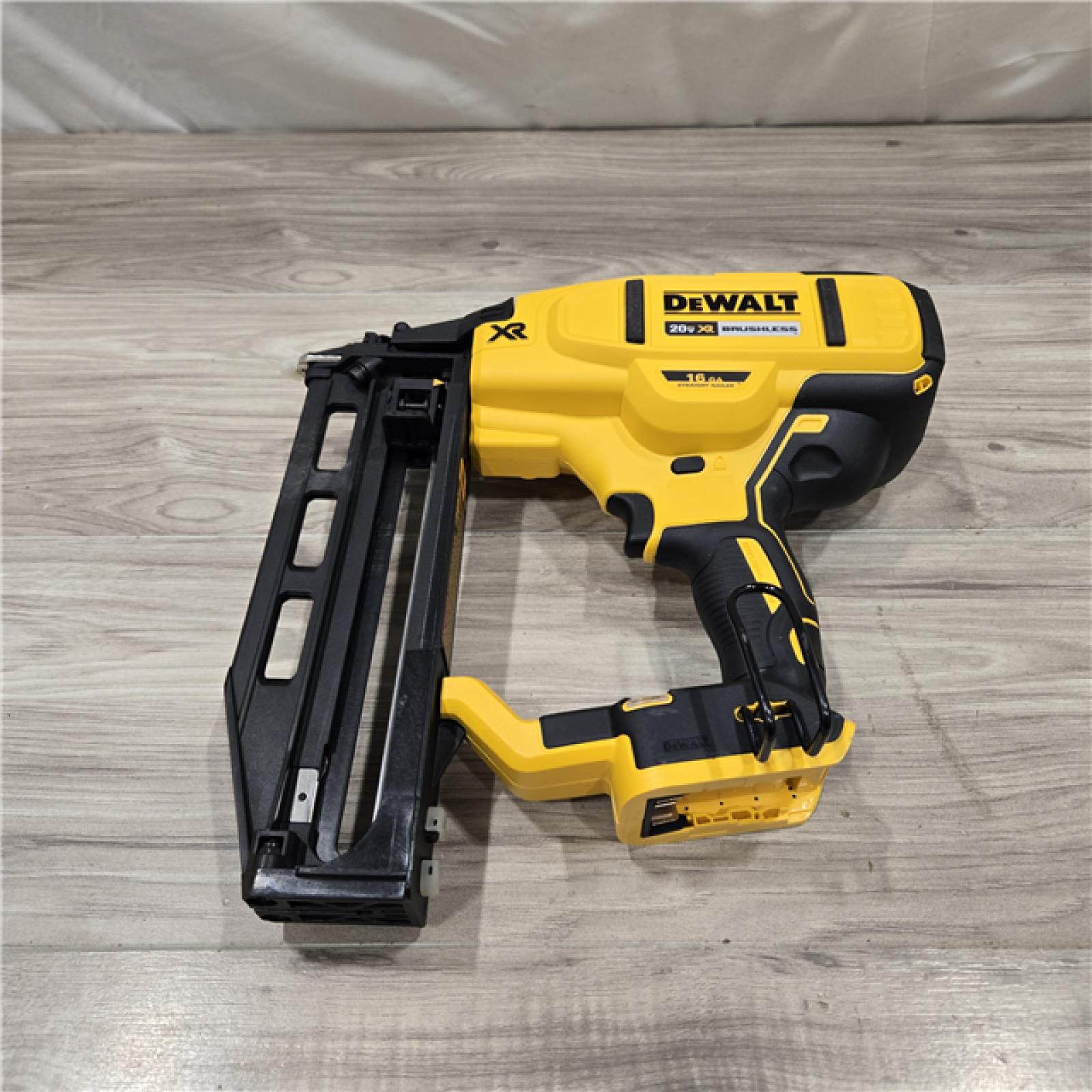 AS-IS Dewalt 20-Volt MAX XR Lithium-Ion 16-Gauge Cordless Finish Nailer Kit