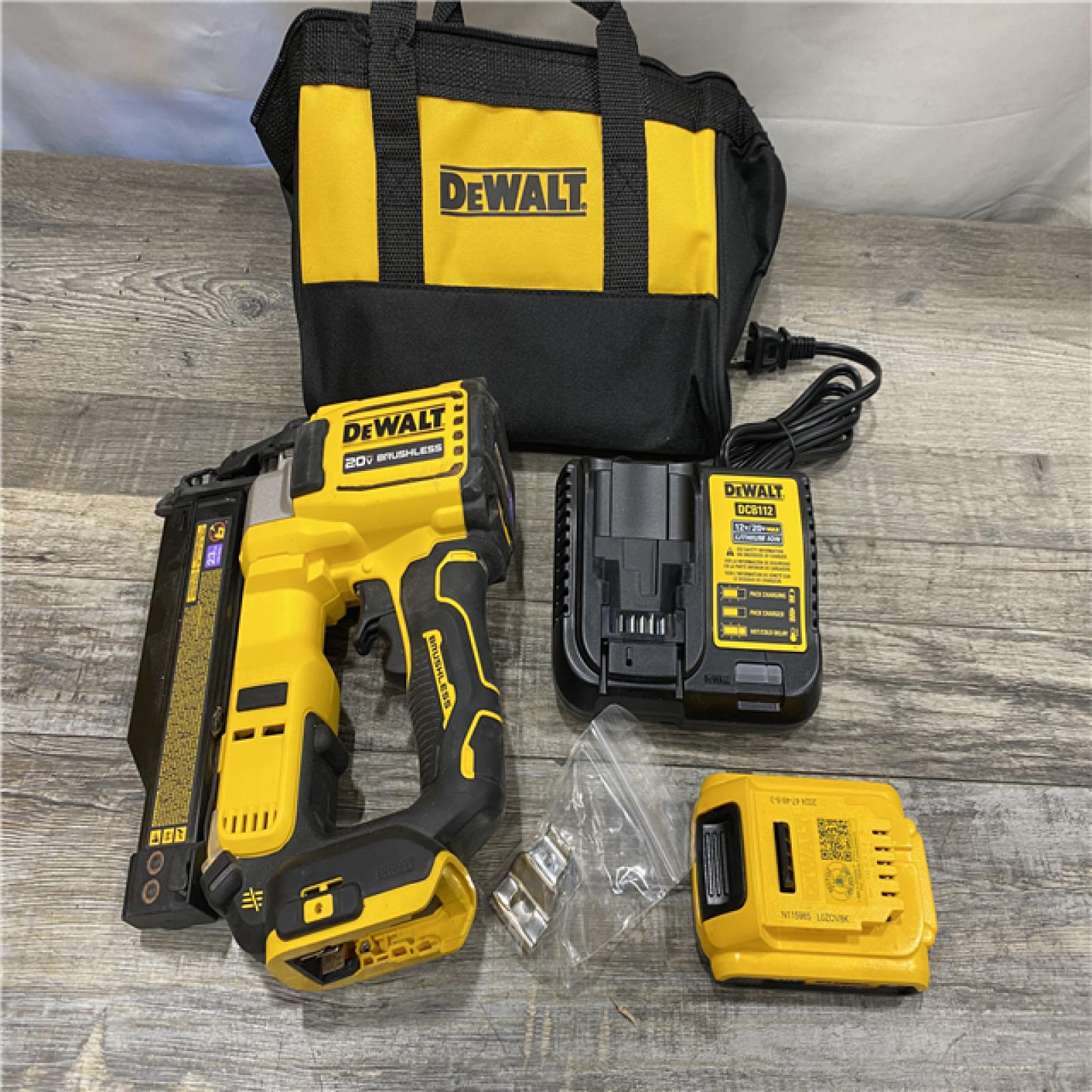 AS-IS DEWALT ATOMIC 20V MAX Lithium Ion Cordless 23 Gauge Pin Nailer Kit
