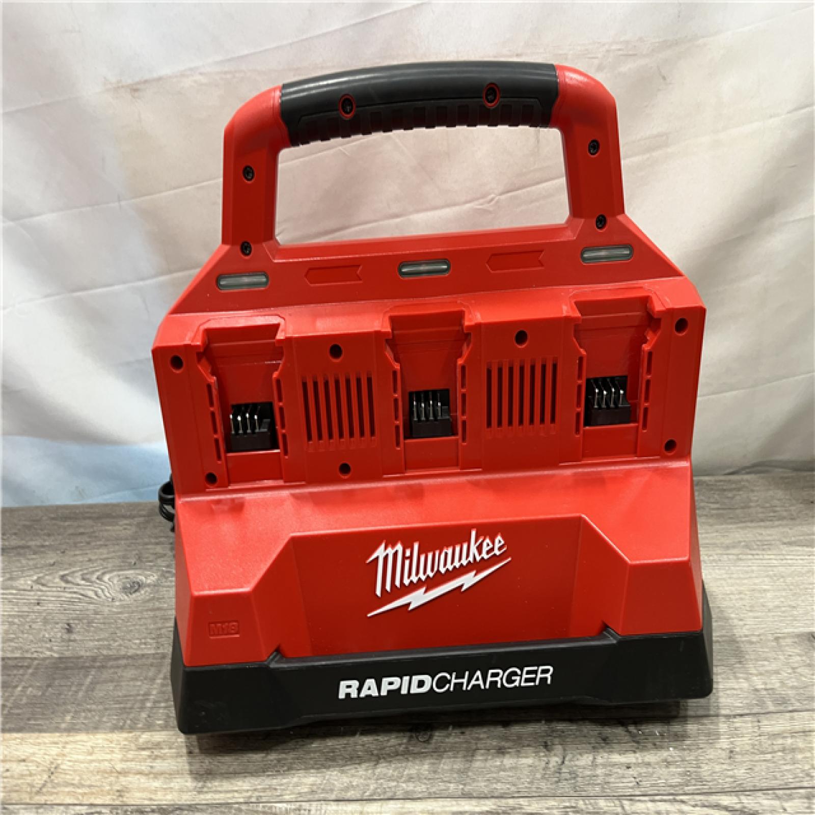 AS-IS Milwaukee 18V Lithium-Ion PACKOUT 6-Port Rapid Charger