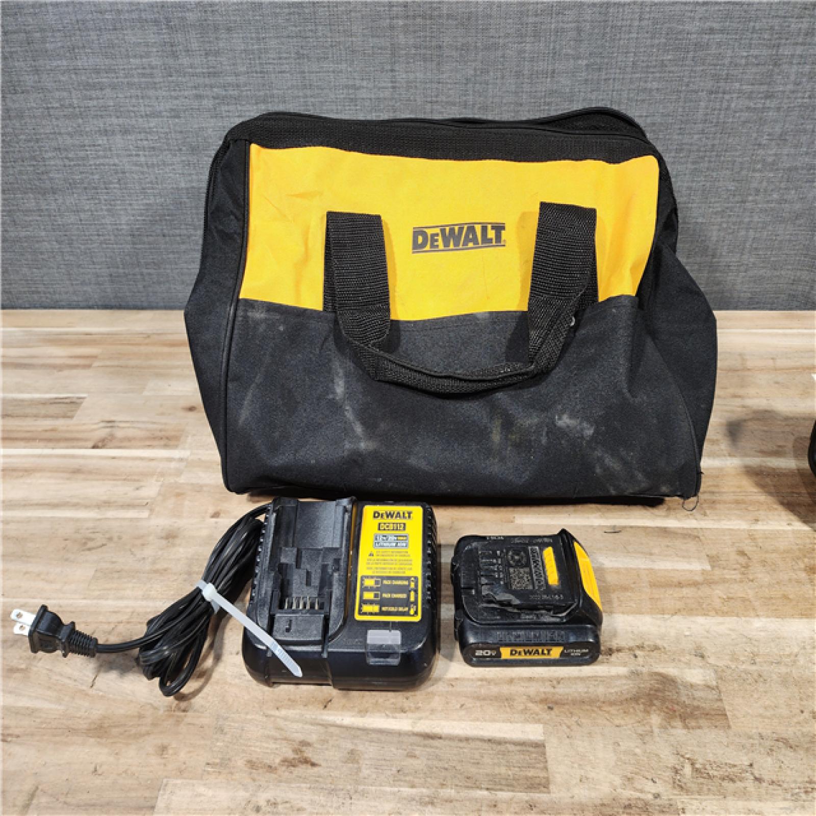 HOUSTON LOCATION - AS-IS DEWALT 20V MAX Lithium-Ion 15-Degree Electric Cordless Roofing Nailer Kit