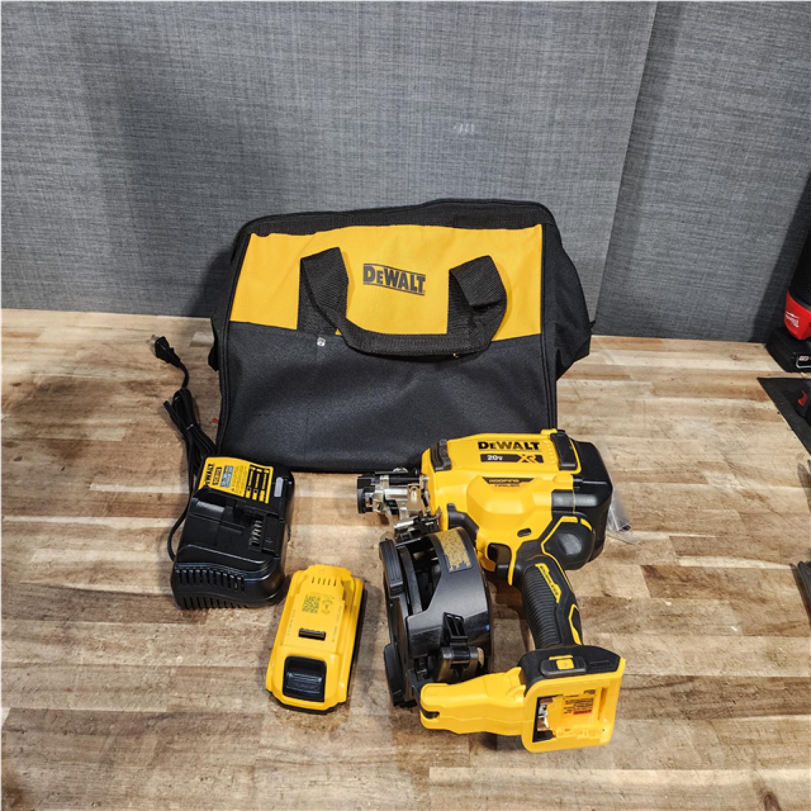 Houston Location AS-IS DEWALT 20V MAX Lithium-Ion 15-Degree Electric Cordless Roofing Nailer Kit