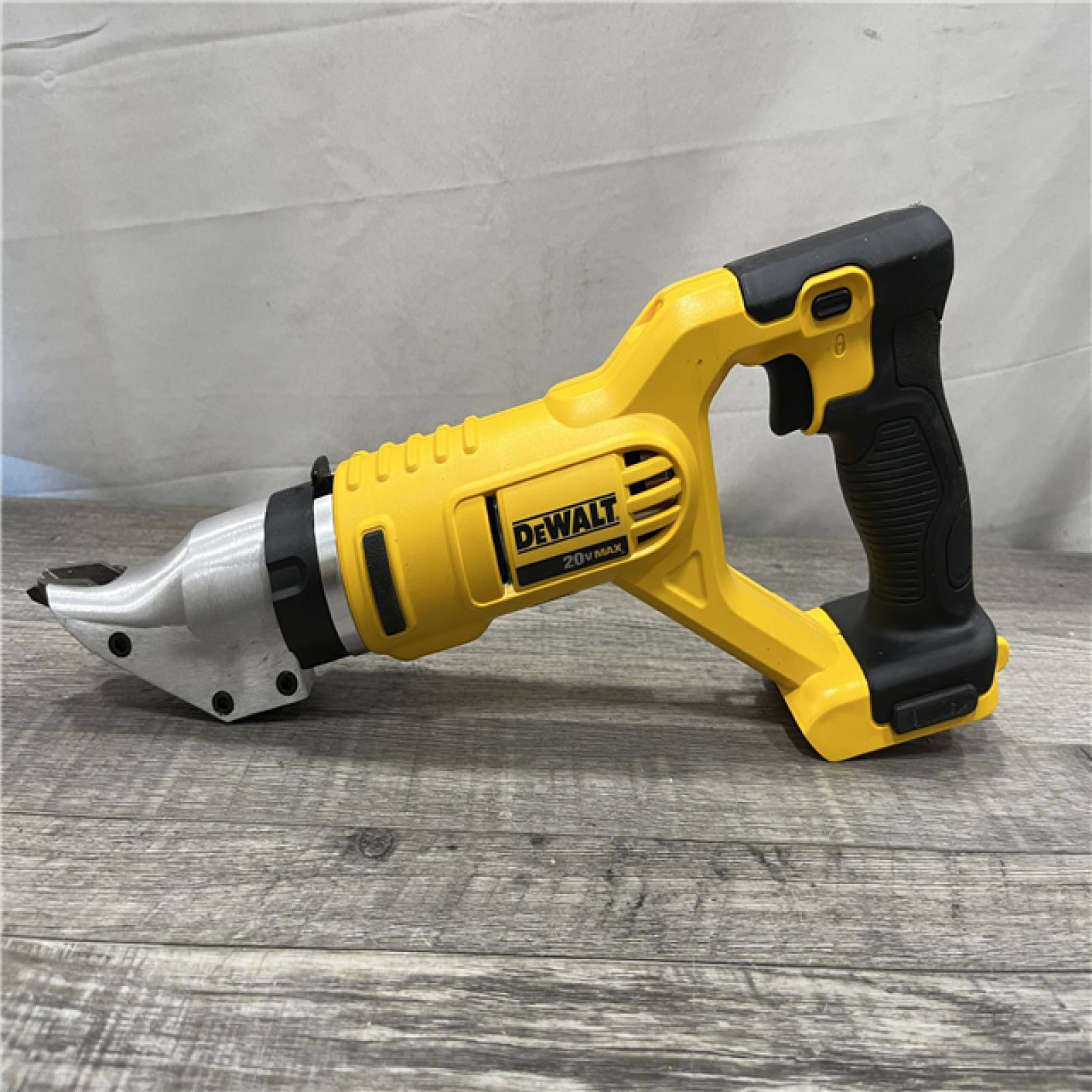 AS-IS DEWALT 20V MAX Cordless 18-Gauge Swivel Head Shears (Tool Only)