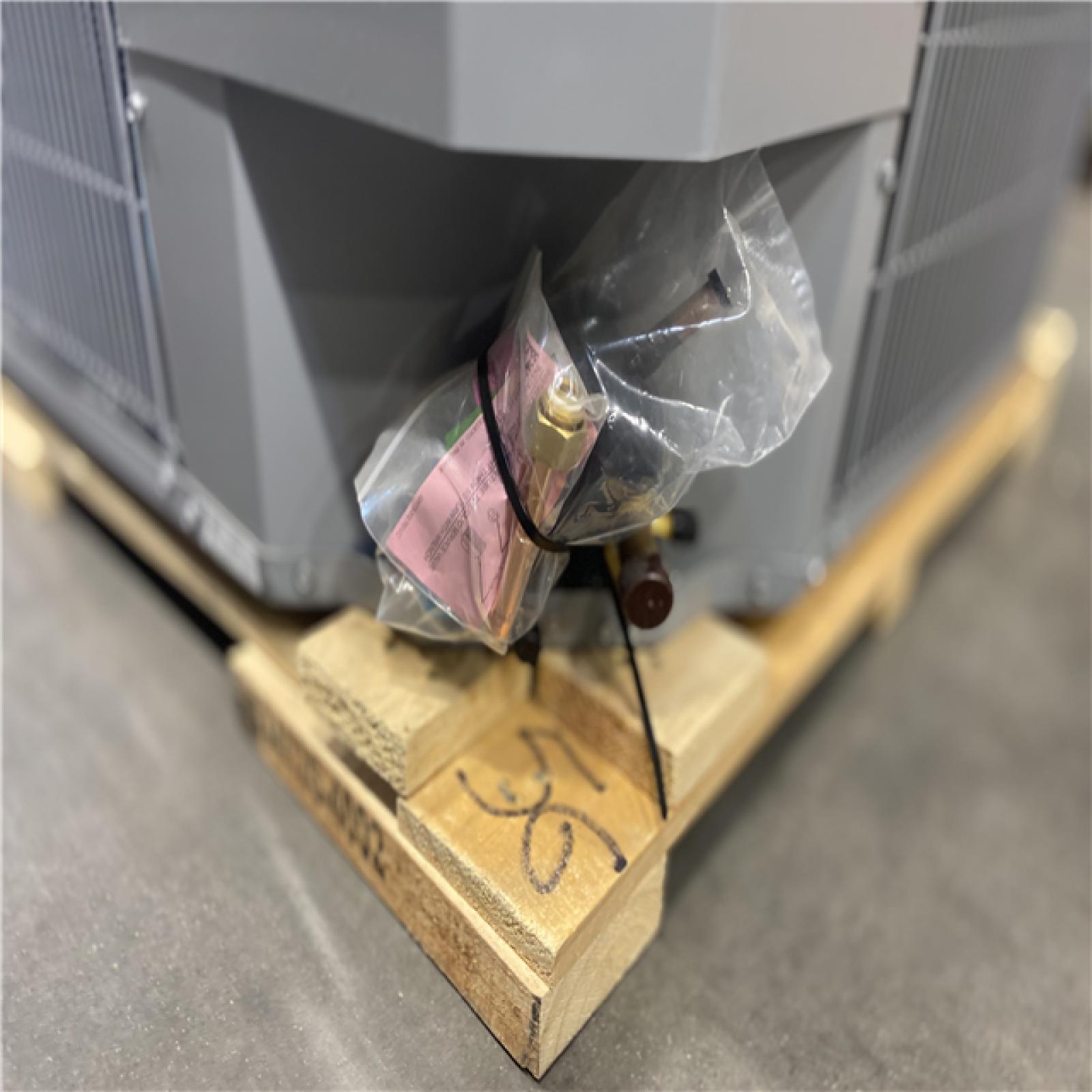 DALLAS LOCATION - Smartcomfort® by Carrier 2.5 Ton 14.3 Seer2 Heat Pump