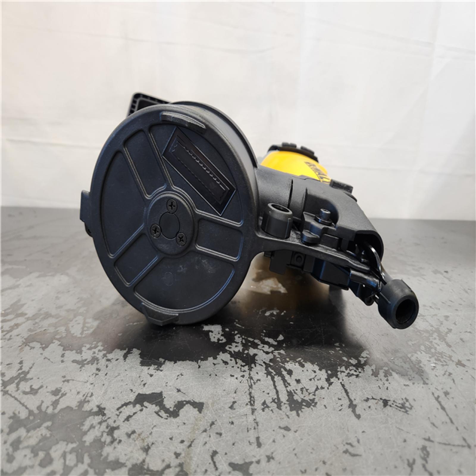 AS-IS- DEWALT DW66C-1 2-1/2 Inch 15 Degree Coil Siding and Fencing Nailer