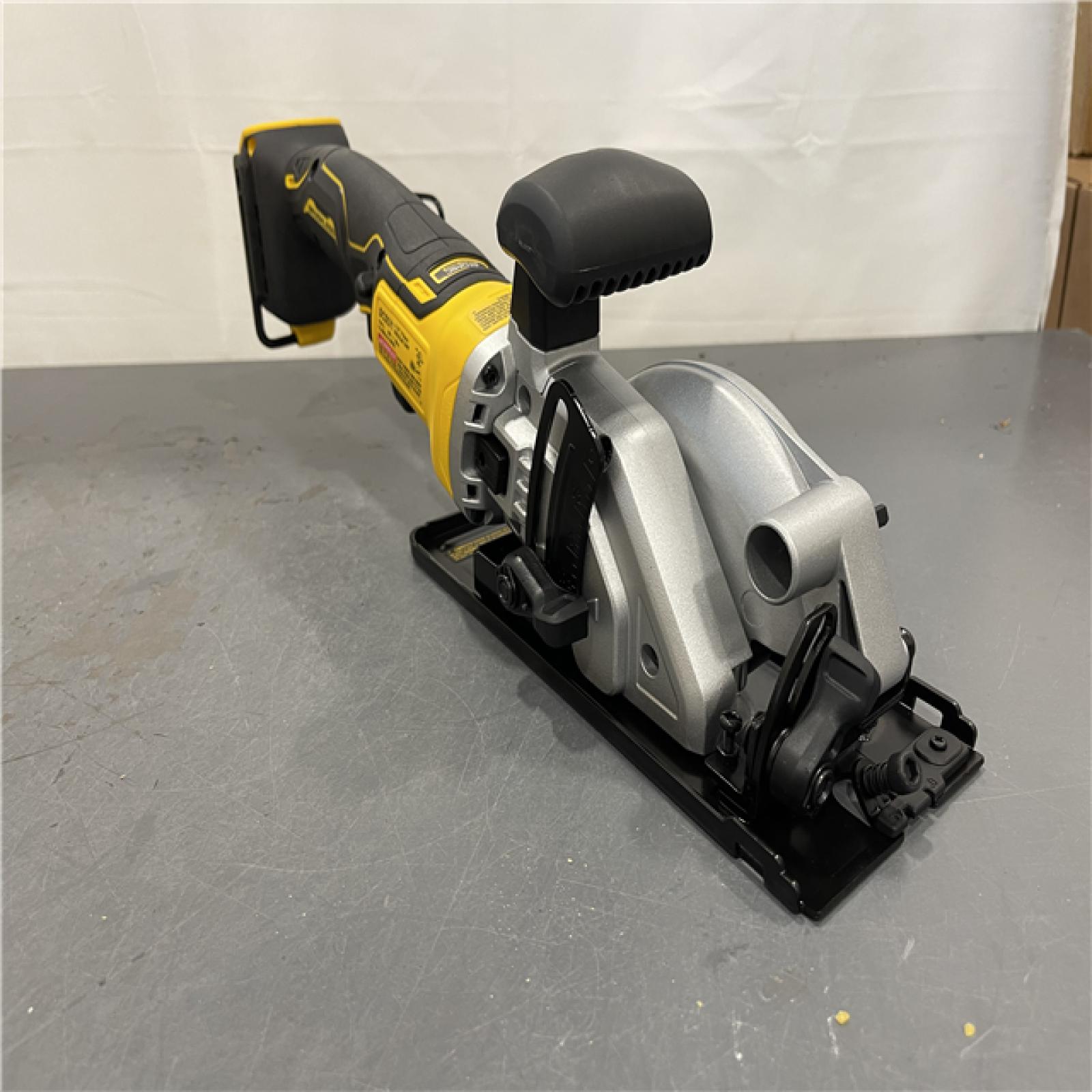 AS-IS - DEWALT ATOMIC 20V MAX Cordless Brushless 4-1/2 in. Circular Saw
