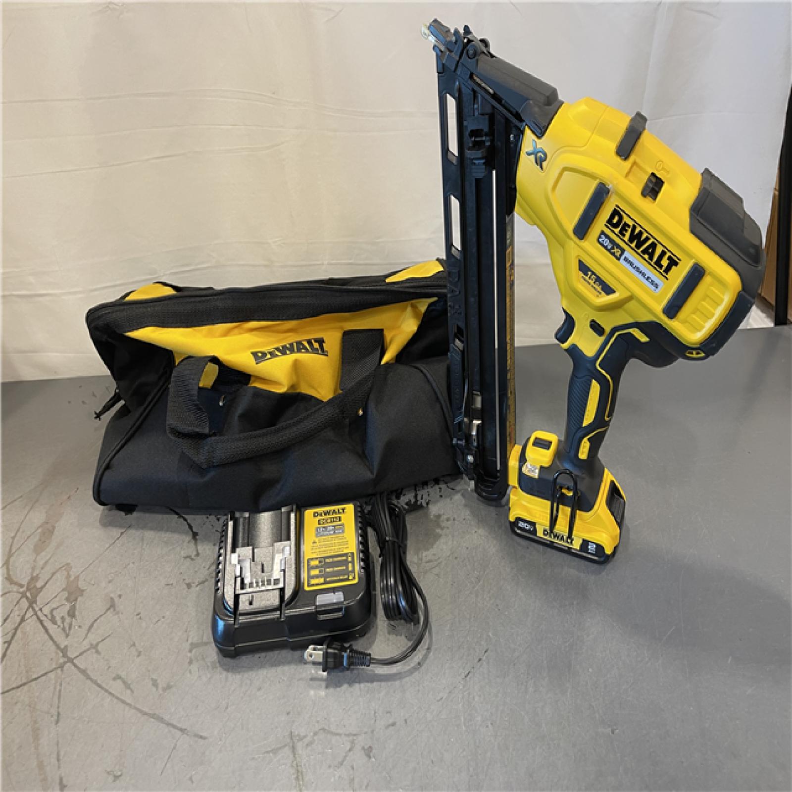 AS-IS - DEWALT 20V MAX XR Lithium-Ion Cordless 2-1/2 in. 15-Gauge Finish Nailer Kit