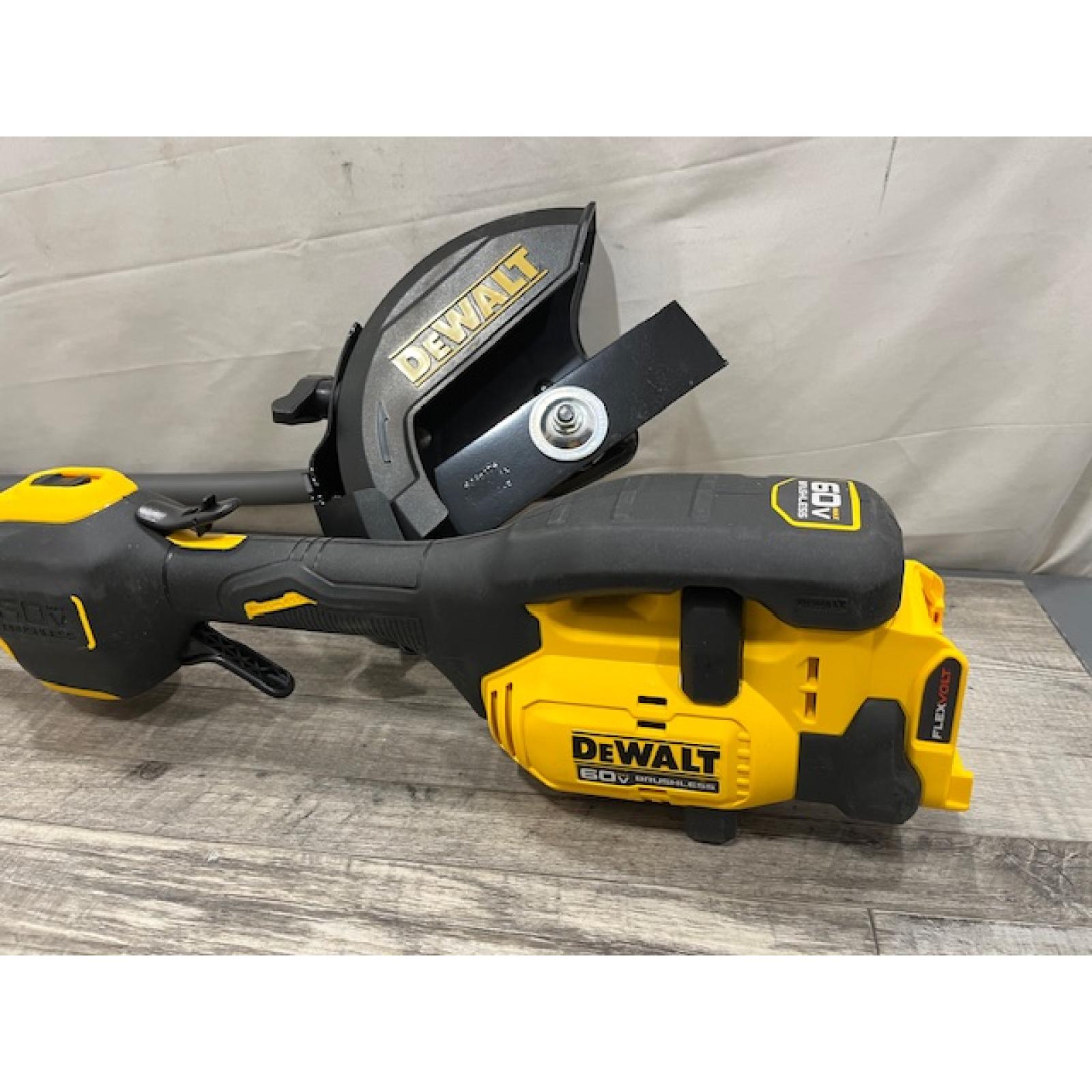 AS-IS DEWALT FLEXVOLT 60V MAX 7.5 in. Cordless Battery Powered Attachment Capable Edger Kit