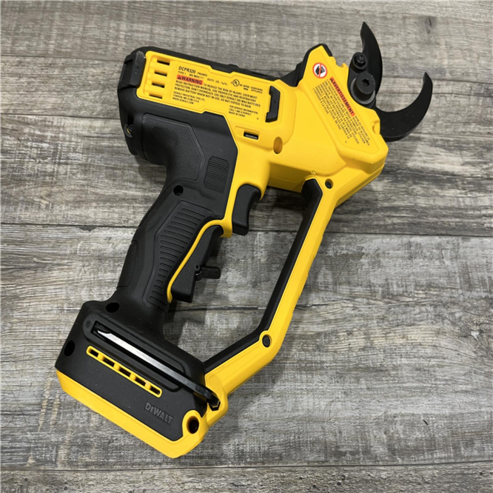 AS-IS DEWALT 20V MAX Cordless Battery Powered Pruner Kit