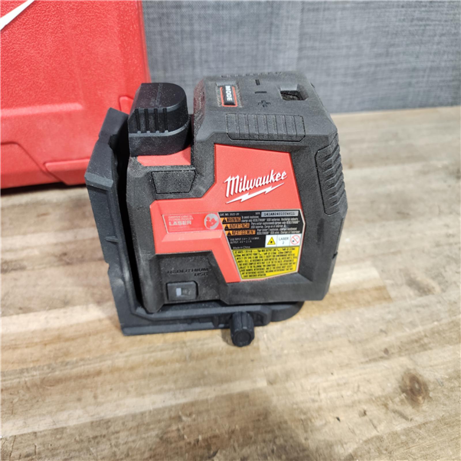HOUSTON LOCATION - AS-IS Milwaukee Green 100 ft. Cross Line and Plumb Points Rechargeable Laser Level